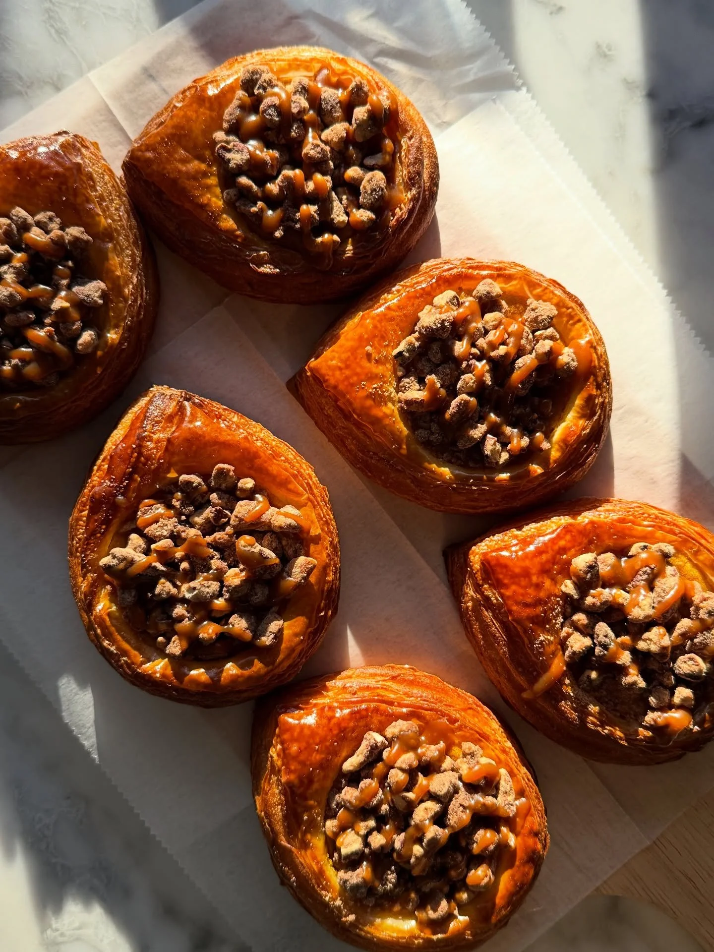 Pumpkin Cheesecake Danish, oh boy do we love you! Filled with a pumpkin cheesecake filling and topped with candied pecans and a dreamy caramel drizzle - a must try for this harvest season 🤎🍂