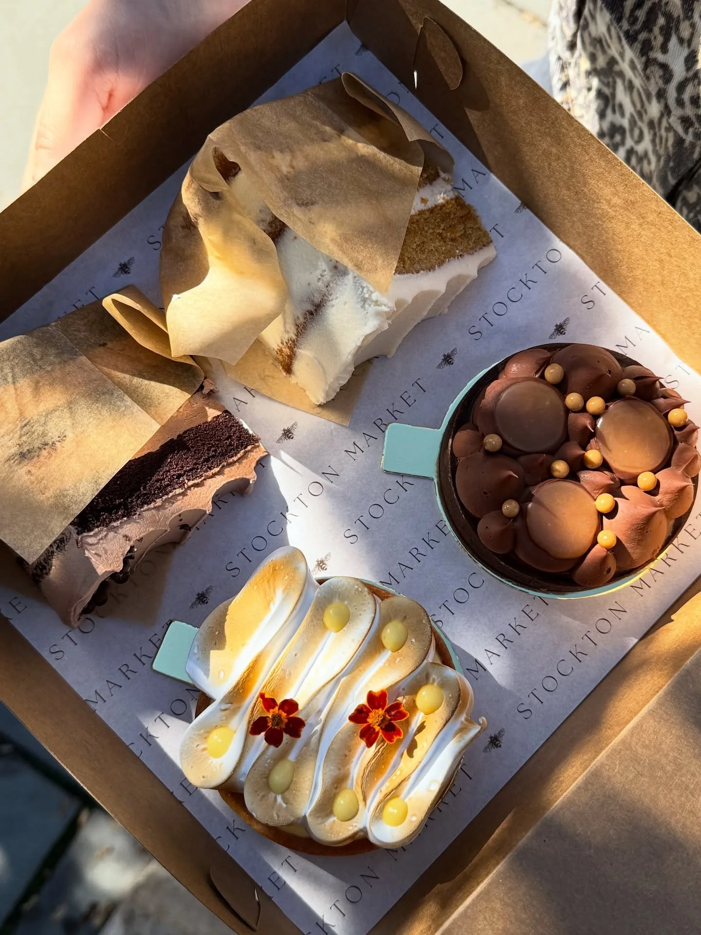 Current obsession: never showing up empty handed ✨🤍 find salted caramel chocolate &amp; lemon meringue tarts &amp; cake slices &amp; all the goodies here at the market w-sun 8-7 💌