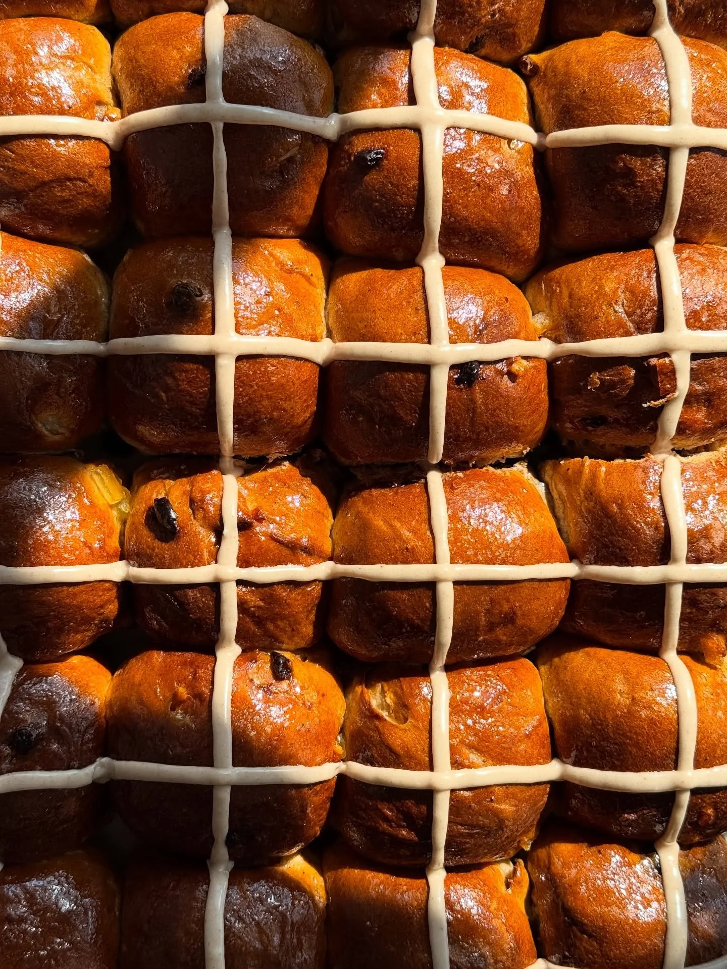 Hot Cross Buns, Hot Cross Buns&hellip;. 🎶
Traditional spiced buns with citrus and dried fruit, &amp; finished with a classic glaze 🤎 sold by the bun, half or whole dozen!
