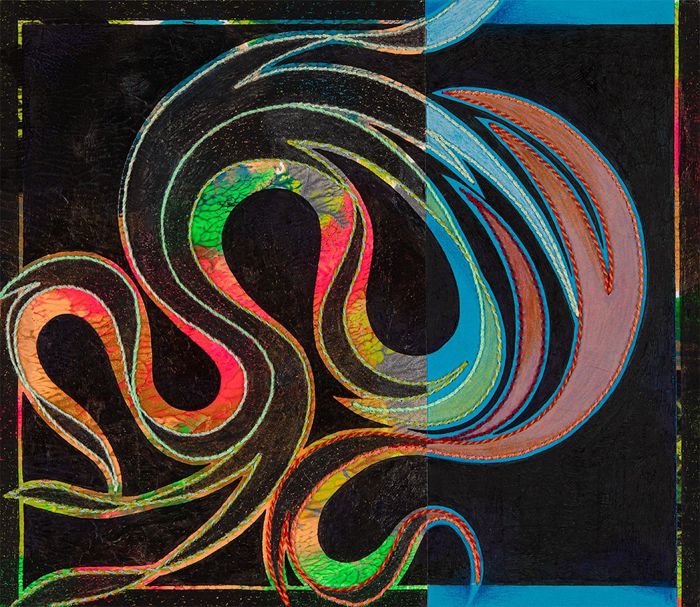 Painted Black — mixed media kunstwerk van Xandra Dupper. Kronkelende organische vormen in neonroze, lichtgroen, oranje en lichtblauw, omkaderd door zwarte verf op een blauwe achtergrond.