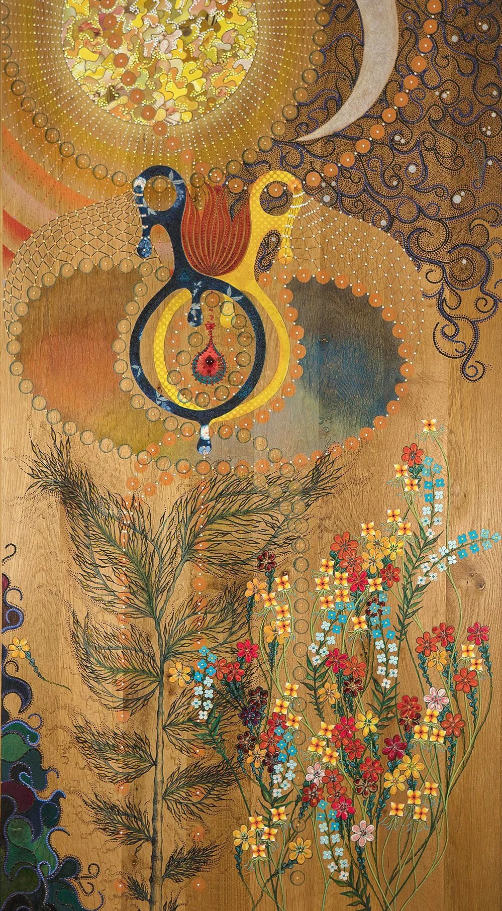 Mixed media 'Duality' van Xandra Dupper op massief eiken: een oranje cirkel in een omlijning van goudgele en zwarte banden.