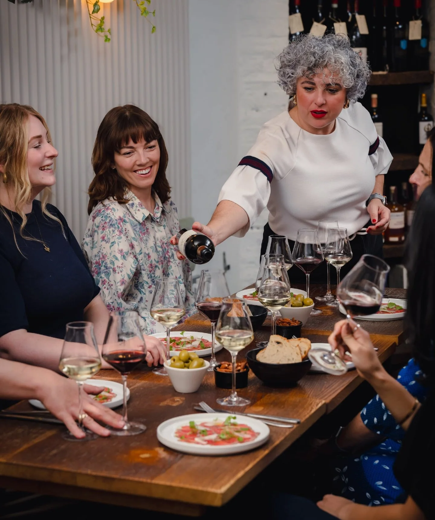 Last few tickets remaining! 🎟️ Join us for a 3-hour guided supper club hosted by Anton Malan from Rainbow's End Wine Estate where you&rsquo;ll taste five iconic South African wines perfectly paired with five dishes, as we unveil the hidden stories a