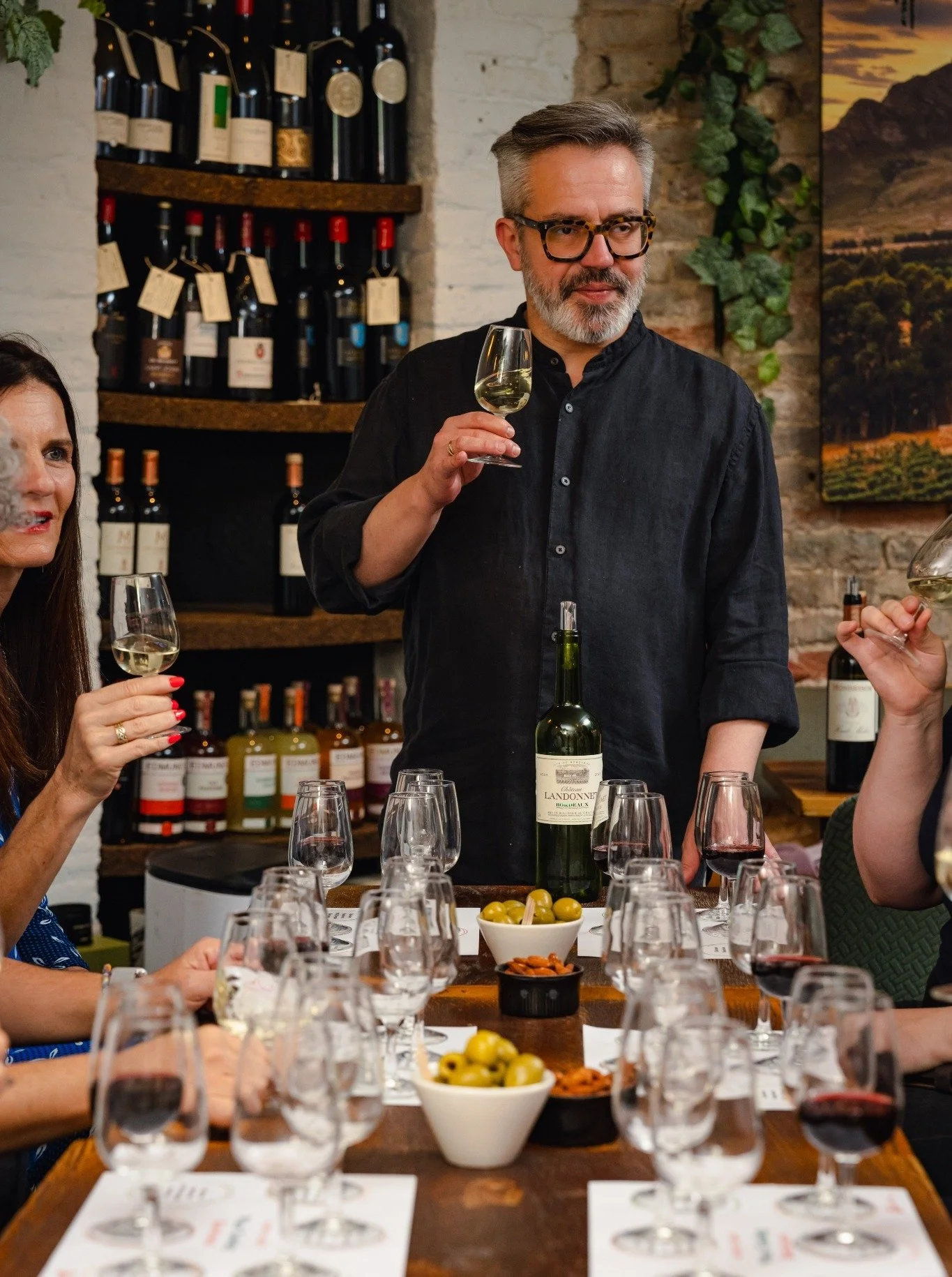 Burgundy Wine Tastings are sold out for Battersea (11th Nov) & (12th Nov) Canary Wharf, but we've still got a few tickets remaining for Liverpool Street (10th Nov) & Crouch End (13th Nov) ๐๏ธ
Join us for a two-hour tasting exploring the icon