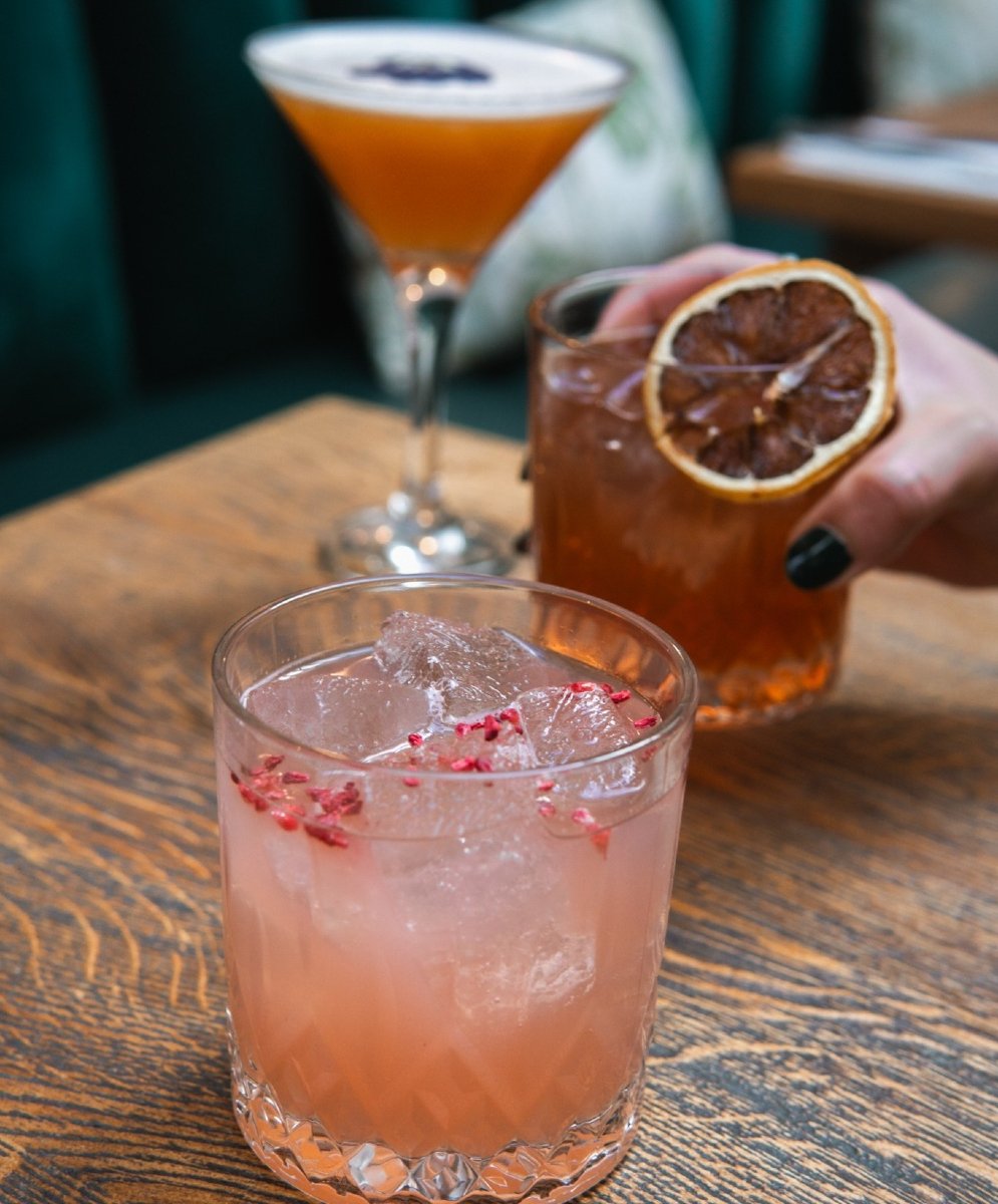 We&rsquo;ve always been about wine - but sometimes you want something on the rocks, not out of a bottle 🍸

#cocktails #londonwinebars #cocktailhour #cocktail #bramble #passionfruitmartini #oldfashioned