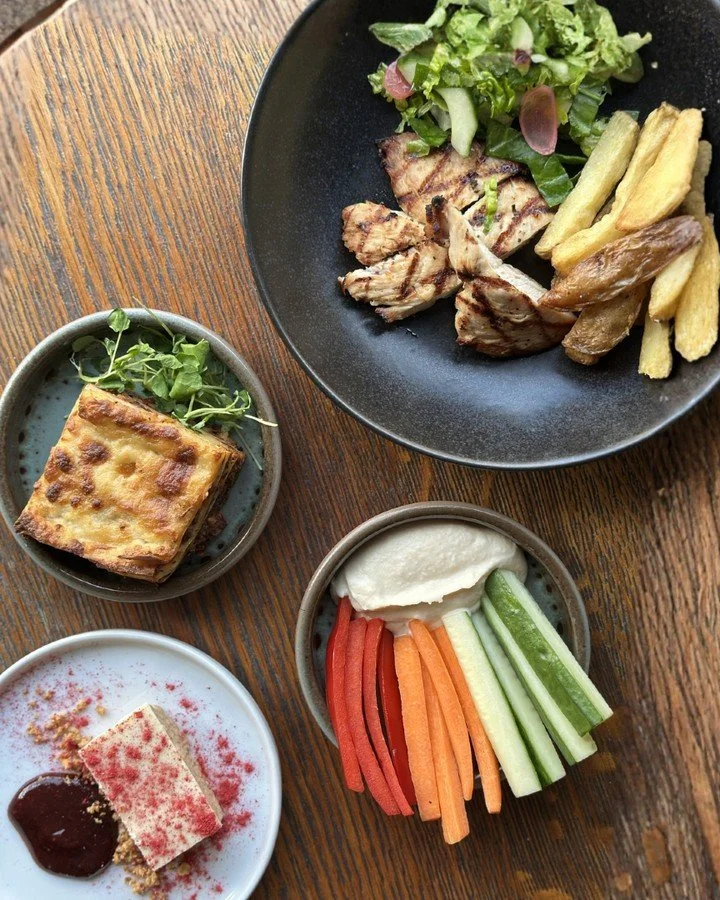If you thought Saturdays couldn't get any better: Kids now eat free at Humble Grape! ✨

For every dining adult, children under 12 can enjoy our 3-course Little Grape menu on us, every Saturday at Canary Wharf, Islington &amp; Battersea. 

T&amp;Cs: O