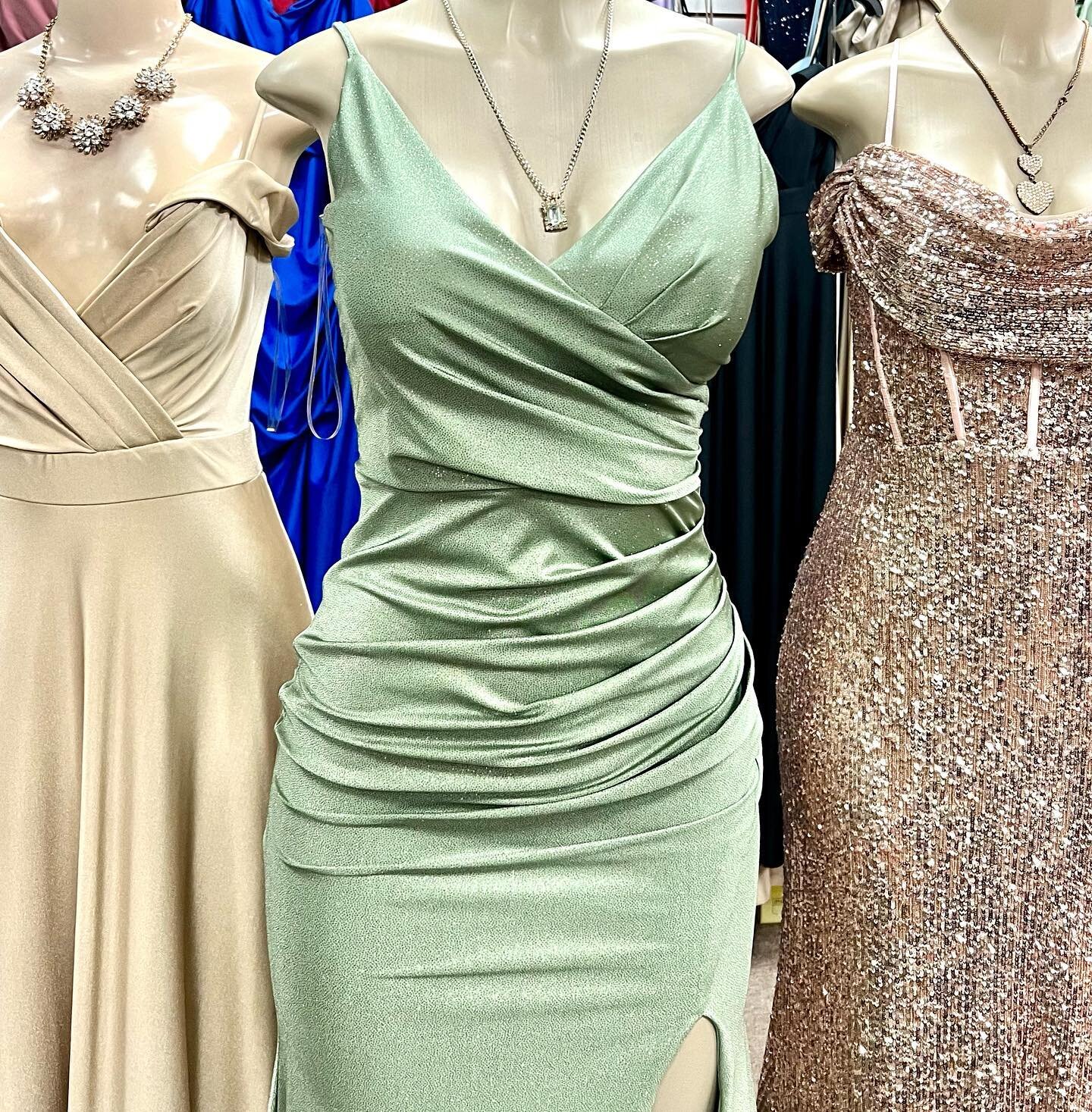 don&rsquo;t wait for the last minute to do your holiday dress shopping, but just in case you do, you know where to come!🛍️ 

Find the perfect gown for your special evening at @mallfashionx_ or any of the other bridal shops located at the #downtownsa