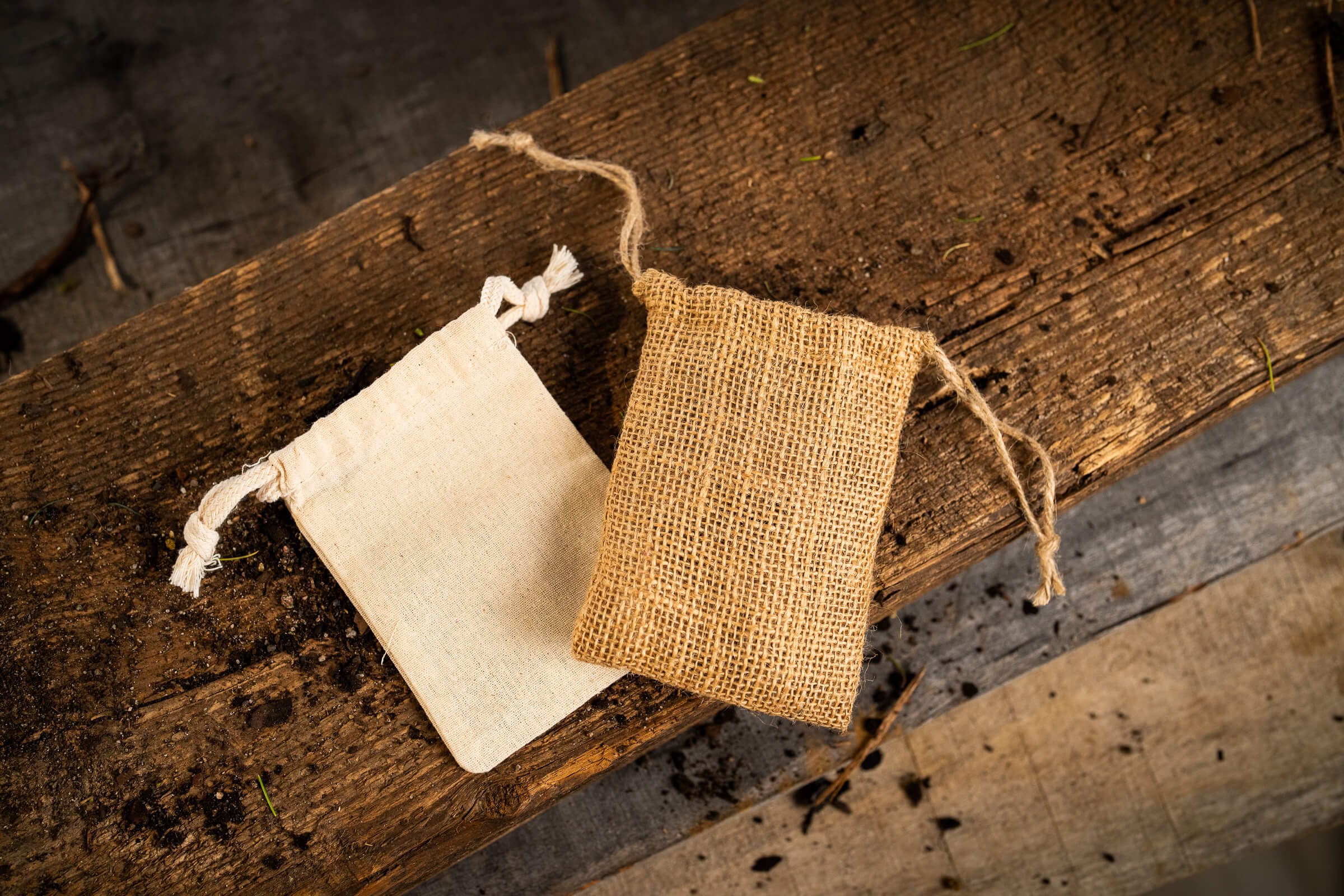 shop-event-favors_linen-and-burlap-bag_tree-seedling-favors.jpg