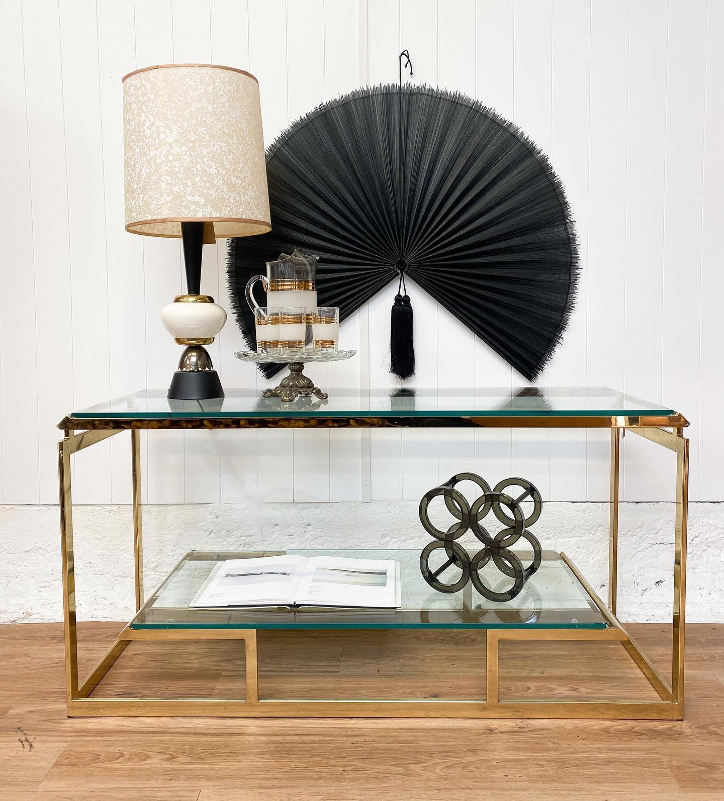 This brass and glass beauty would look stunning behind a sofa, under a tv or as an in-home bar! 

Brass console: available 

#brassfurniture #mcmfurniture #beautifulpieces