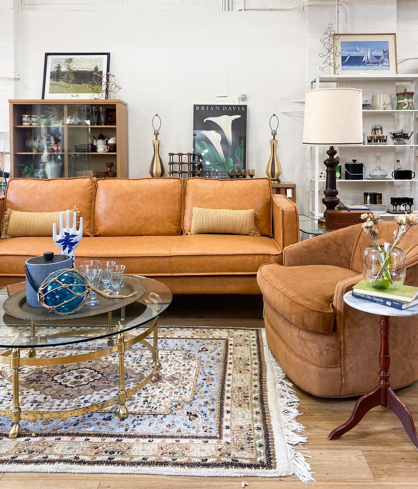 Looking for something fun to do this weekend? How about grabbing a coffee from our favorite neighbors @claddaghcoffee and shopping for vintage home goods with us? That sounds like fun to me 😉

Hope to see you this weekend! 

#weekendplans #shoppingf