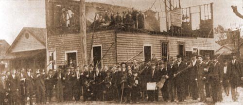  A large white mob of destroyed the printing press and burned the offices of “The Daily Record” to the ground. Credit: Library of Congress 
