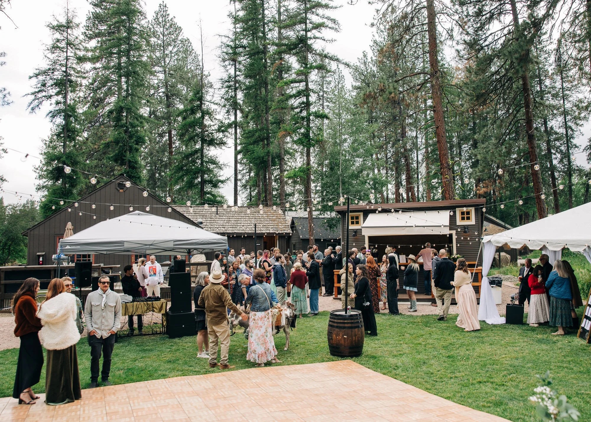 lake-creek-lodge-Central-Oregon-wedding-venue-8.jpg