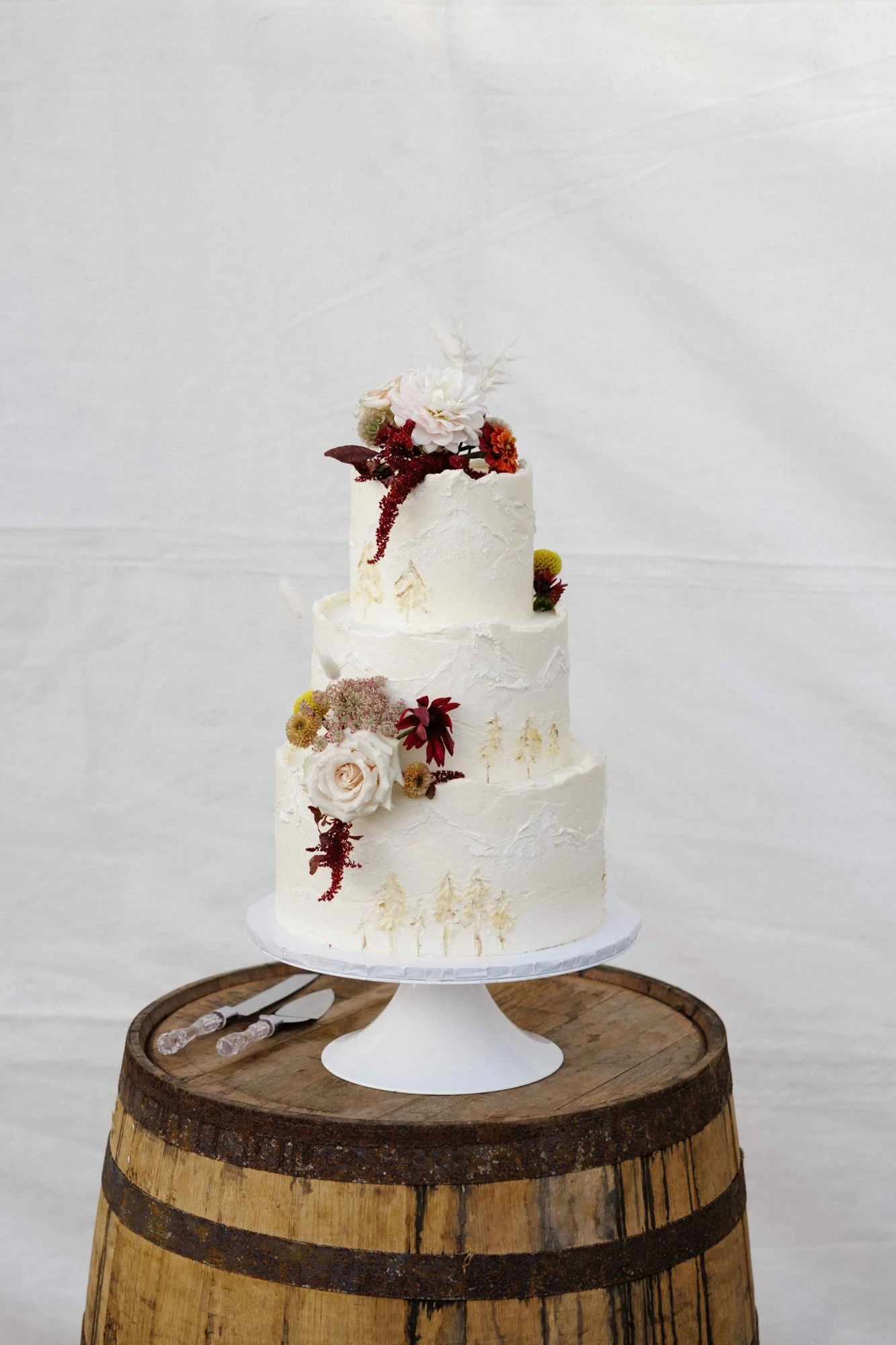 3-tier-wedding-cake-gold-mountains.jpg