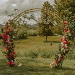 crosswater-golf-club-spring-wedding-bend-oregon-pink-colorful-oregon-venue-photographer-bahr-0400_websize.jpeg
