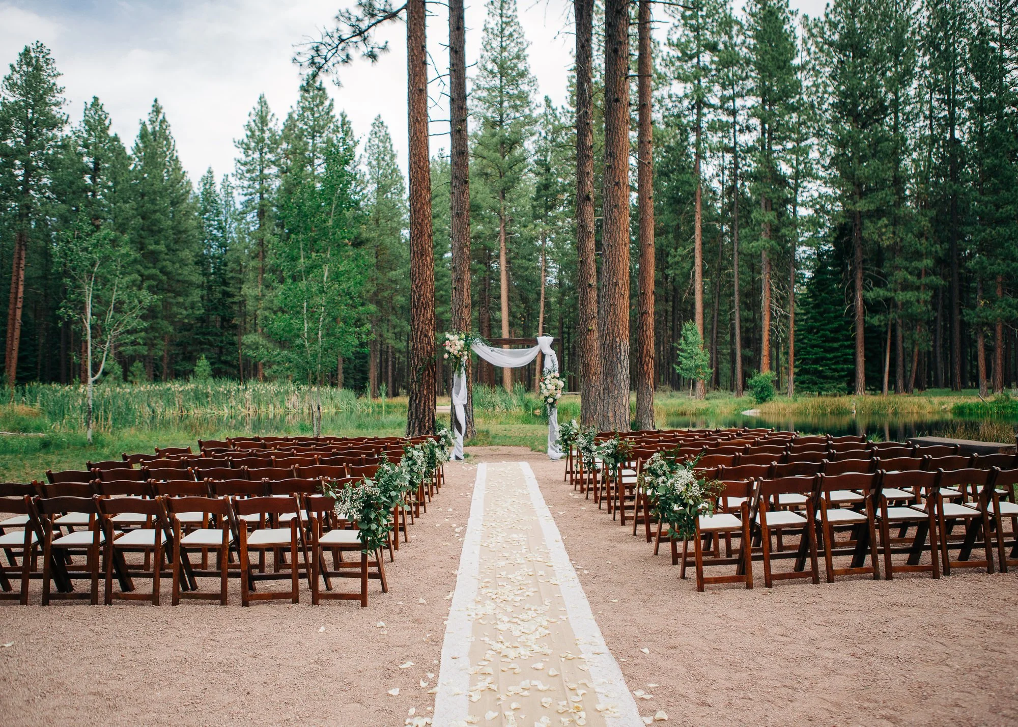 lake-creek-lodge-Central-Oregon-wedding-venue-7.jpg