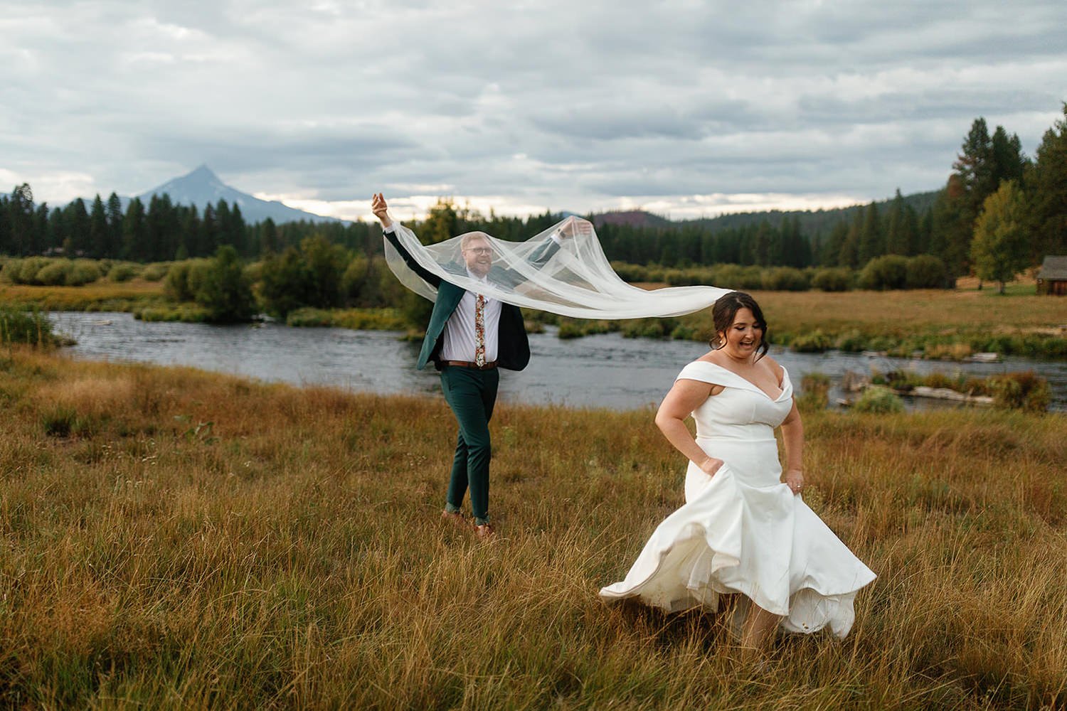 Kayla Cindy Photo _ Bend Oregon Wedding Photographer13.jpg