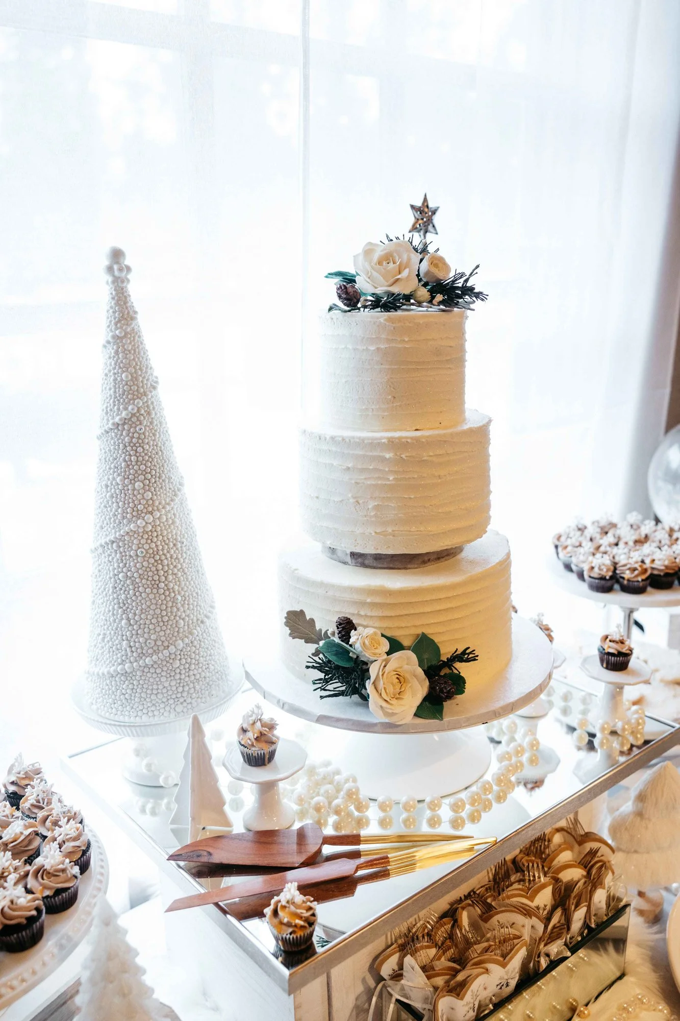 winter-wedding-dessert-table-3-tier-wedding-cake.jpg