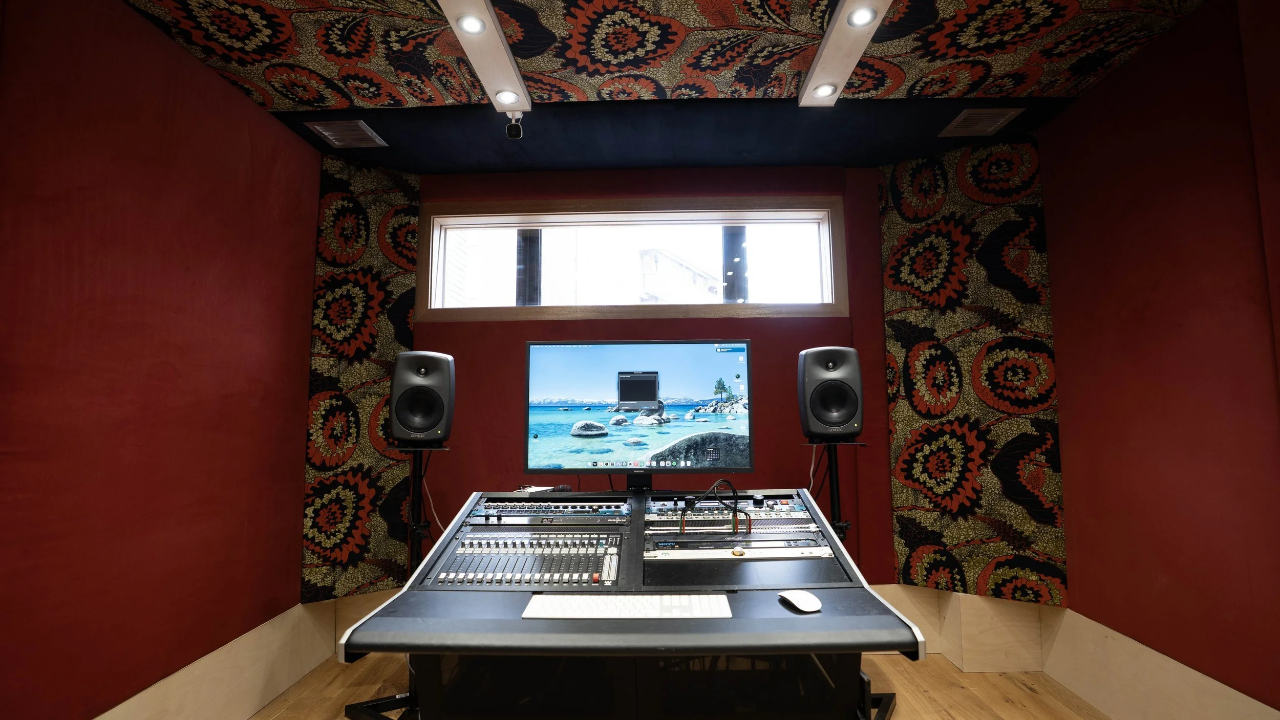 Studio 14 production and writing room at FOMO London Studio