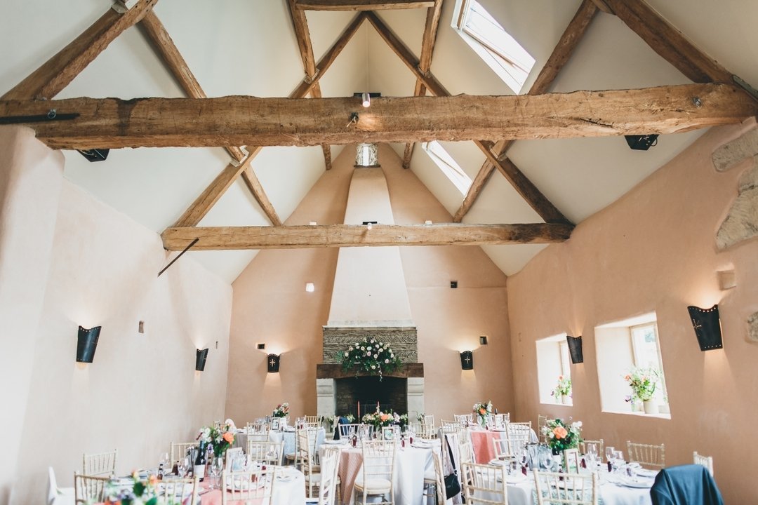 The combination of the original barn beams dating back to the 1700s set against the soft pink french rendering makes our heart sing! 💓

📸 @katiehamiltonphotography

#barninterior #cotswoldbarn #oxleazebarn #weddinginspo #weddinginteriors #blankcanv
