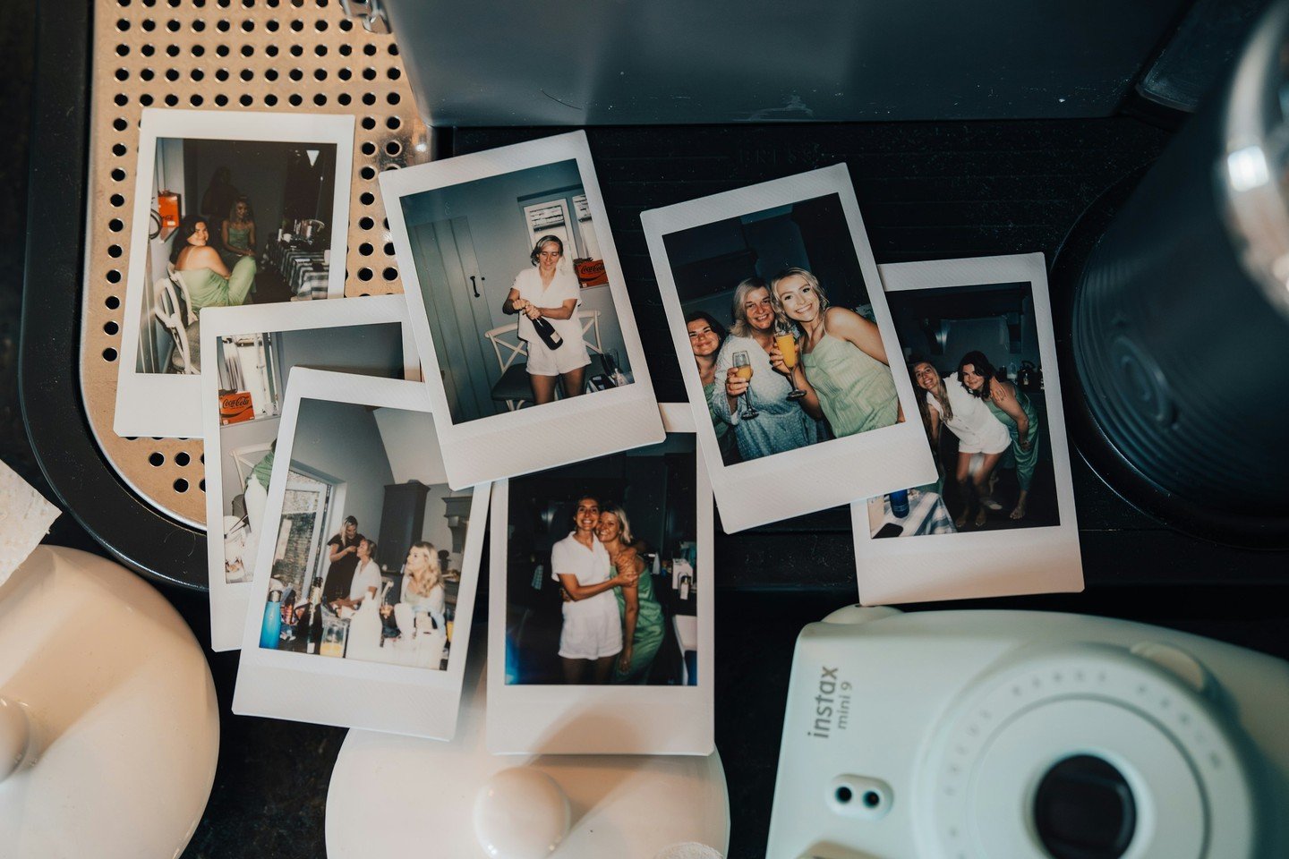 ✨ Wedding mornings at Oxleaze hit different&hellip;

The champagne&rsquo;s on ice, your best friends are already laughing, and makeup brushes are flying in every direction 💄🍾

Outside, the Cotswolds are calm and golden. Inside, you&rsquo;re getting