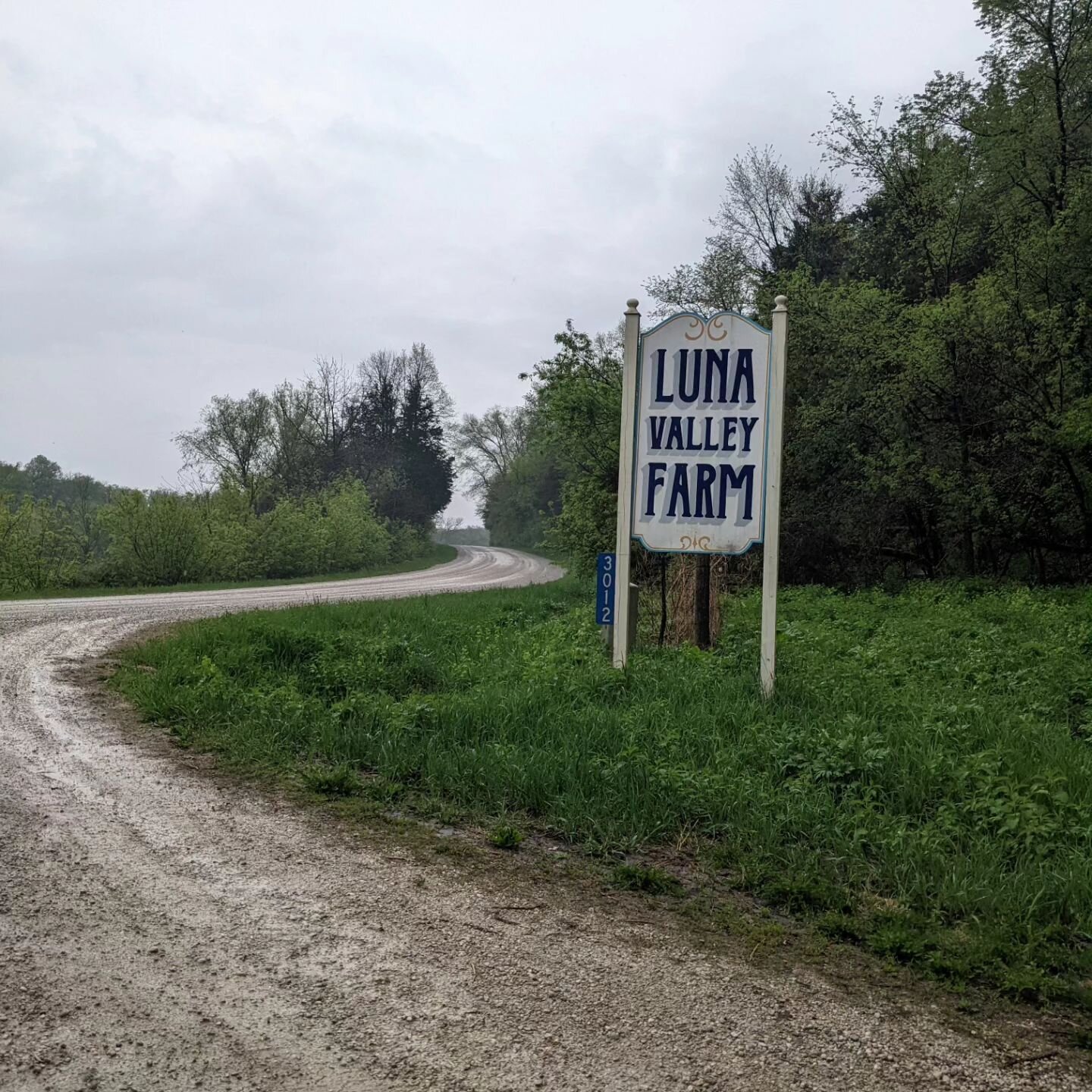 Favorite delivery time. (One of)  Our favorite spots in the whole state to deliver is a short drive from Decorah (got to get out on some good Iowa gravel) @lunavalleyfarm is a pizza farm that's only open Friday and Saturdays in the summer. We're exci