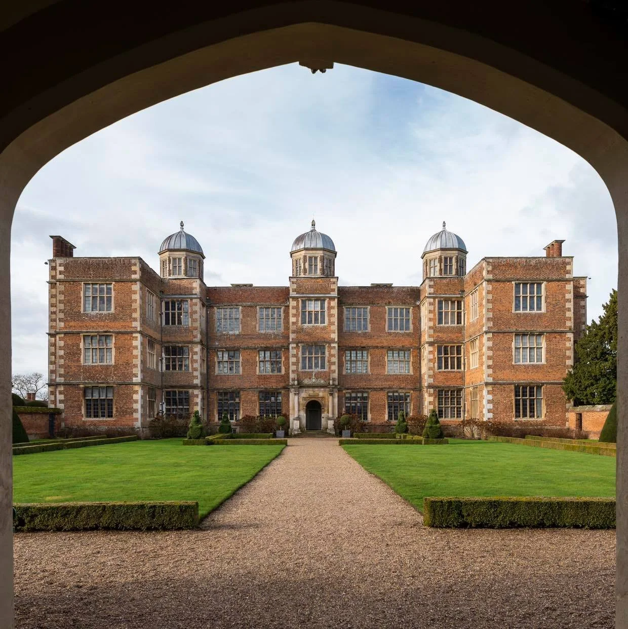 Simon-Broadhead-Doddington-Hall-Gatehouse.jpeg
