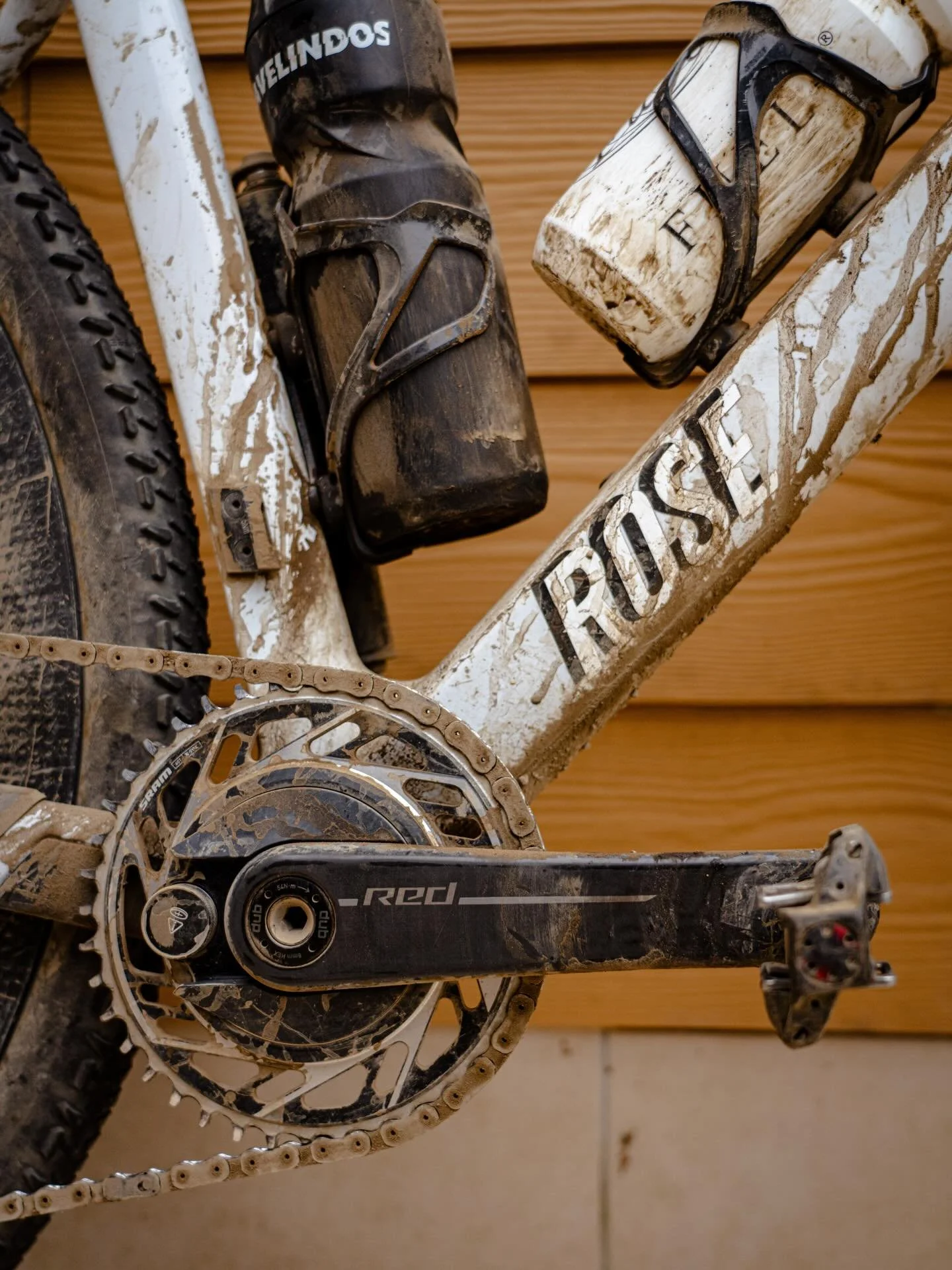 This bike has only one emoji 😍 it took me to the finish with zero problems, zero mechanicals, even with a new @sramroad Chainring I didn&rsquo;t need to lube it, it hold off 800 dusty km. The tire choice of @schwalbetires was just the perfect one, f