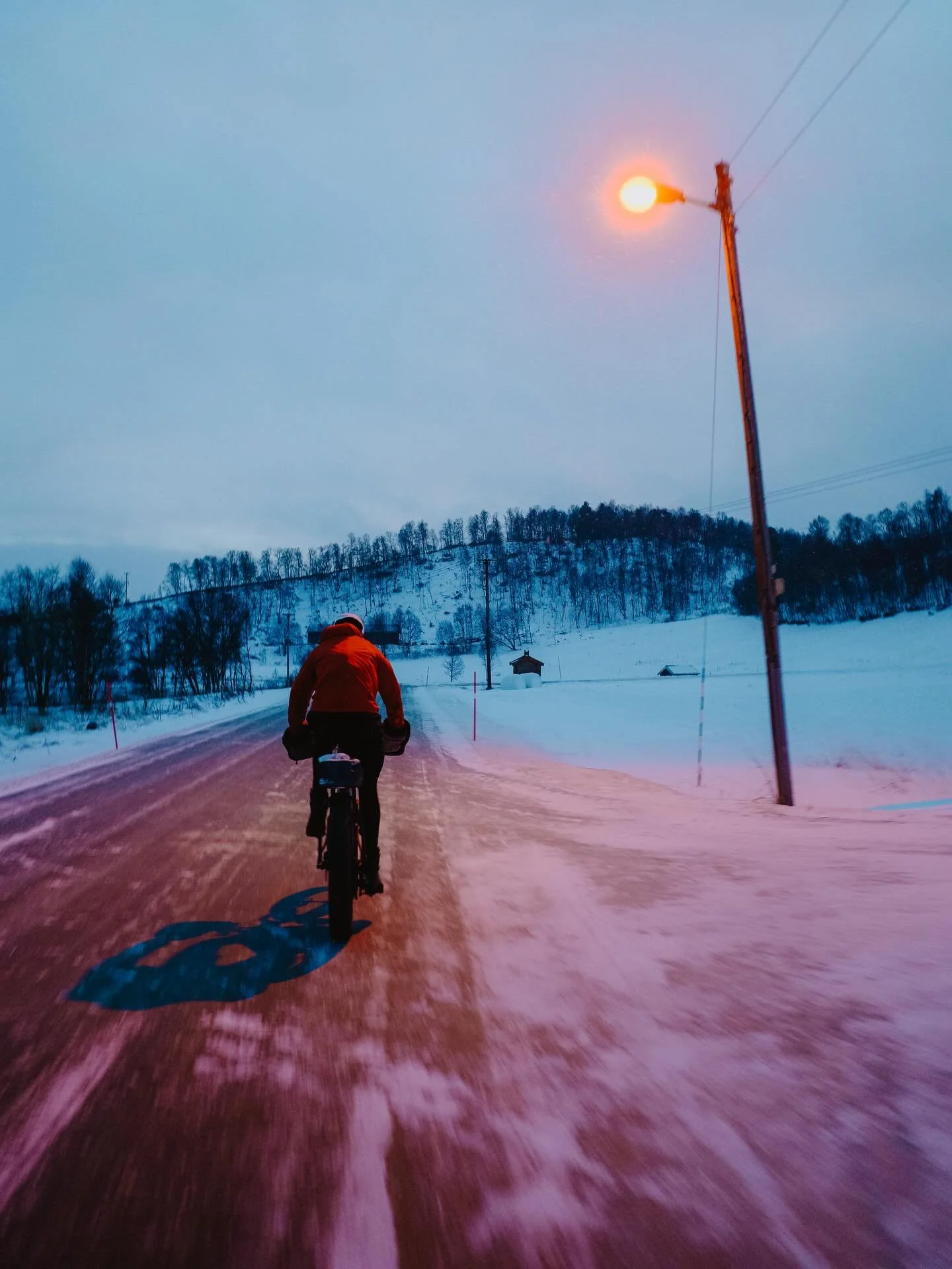 We can call it festive 5 hours 😂, even do we were trying to get a century on the fat bikes today we also felt that the conditions cook us again battling some wind, front, tail and side, some snow which made us walk some bits and some ice, as usual h