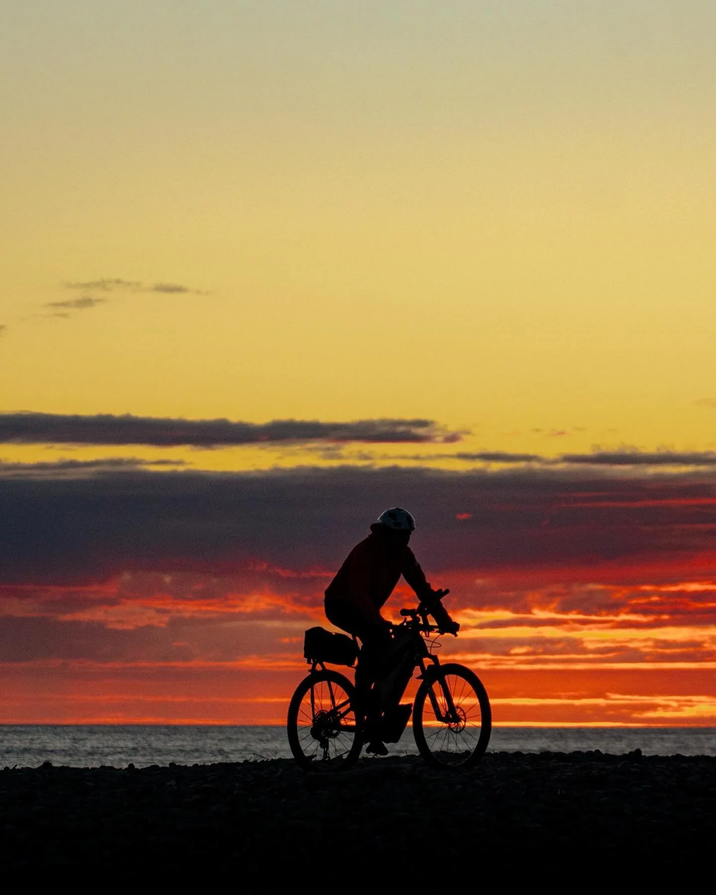 Another week has passed in this amazing South Island and life has been pretty slow. After a nice rest day we checked the weather and 3 days of sunshine where shining at us. Rolling south the Highway 6 towards Westport to link up another stunning trac