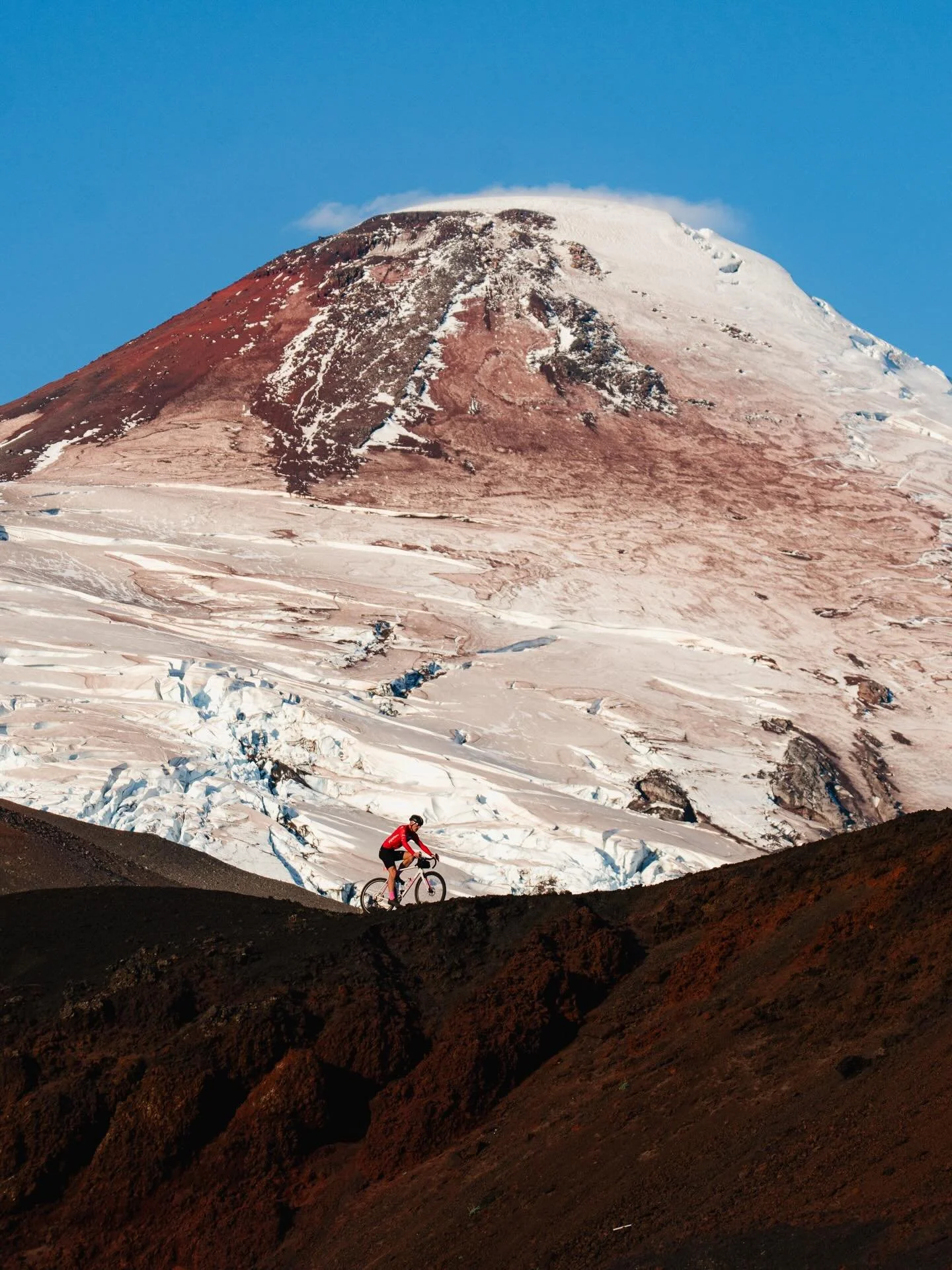 Back in Chile for a special time, @fireflies_patagonia. Started in Puerto Monty, the region of the Lagos, a beautiful (again of course) area surrounded by volcanos. The kids in a rural school play in grass fields and with sticks, they ride bikes and 