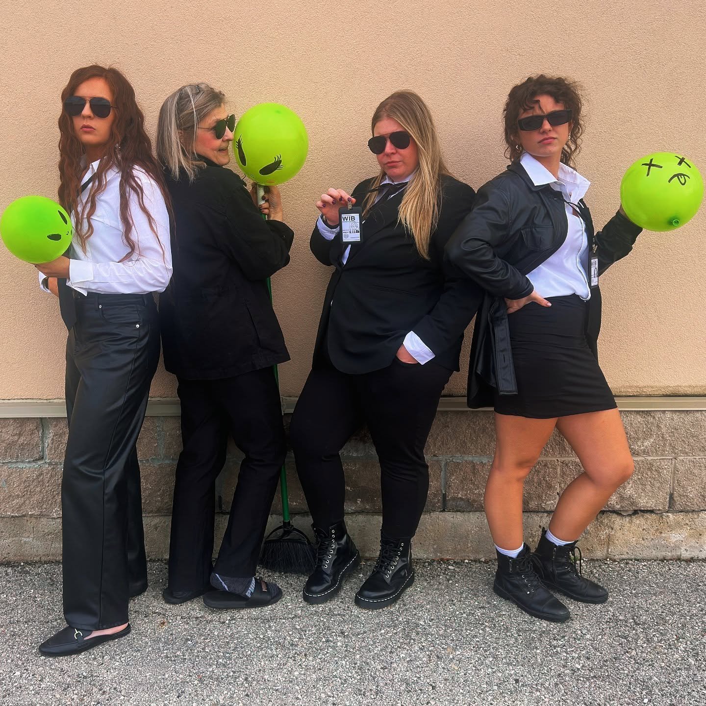 (Wo)Men in Black 🖤🖤