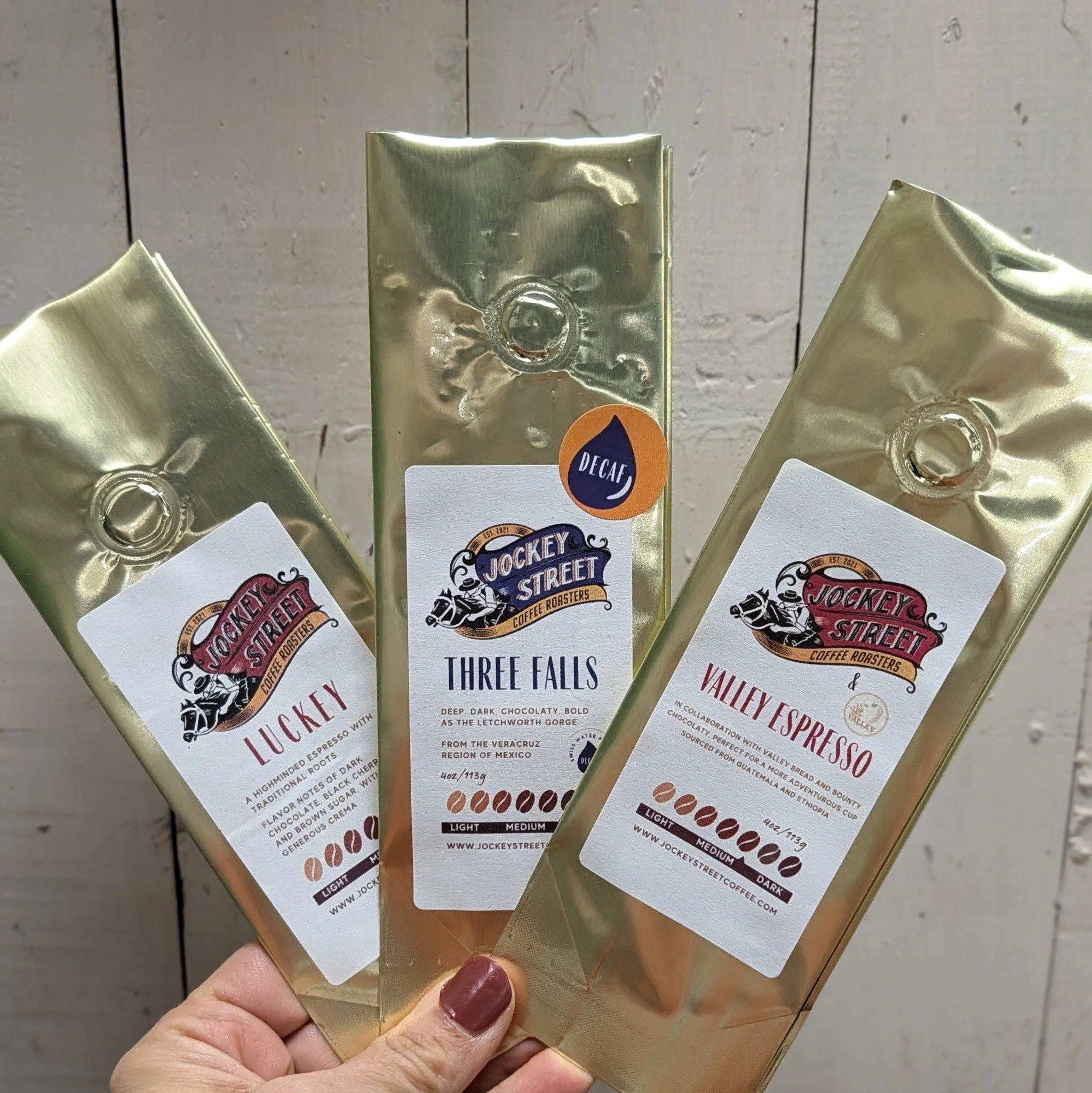 National Espresso Day? We've got you covered! 😎

We have two AMAZING espresso roasts for you to try and one dark roast that makes a delicious decaf espresso. Give them all a try in our brand-new ESPRESSO LOVER'S SAMPLE PACK. Psst- It also makes a gr