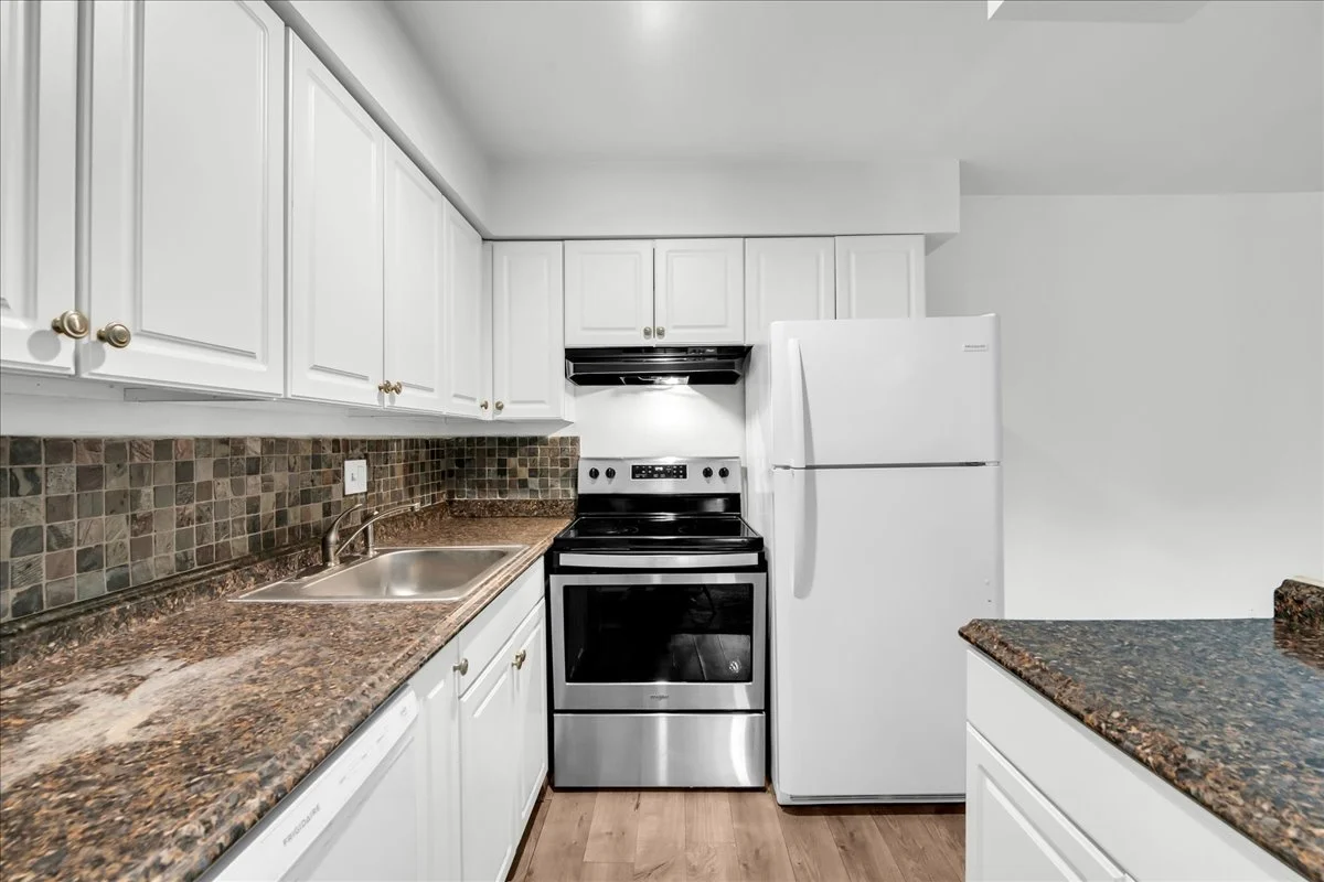 09-13900 Camelot Dr #84_8 (1).jpg