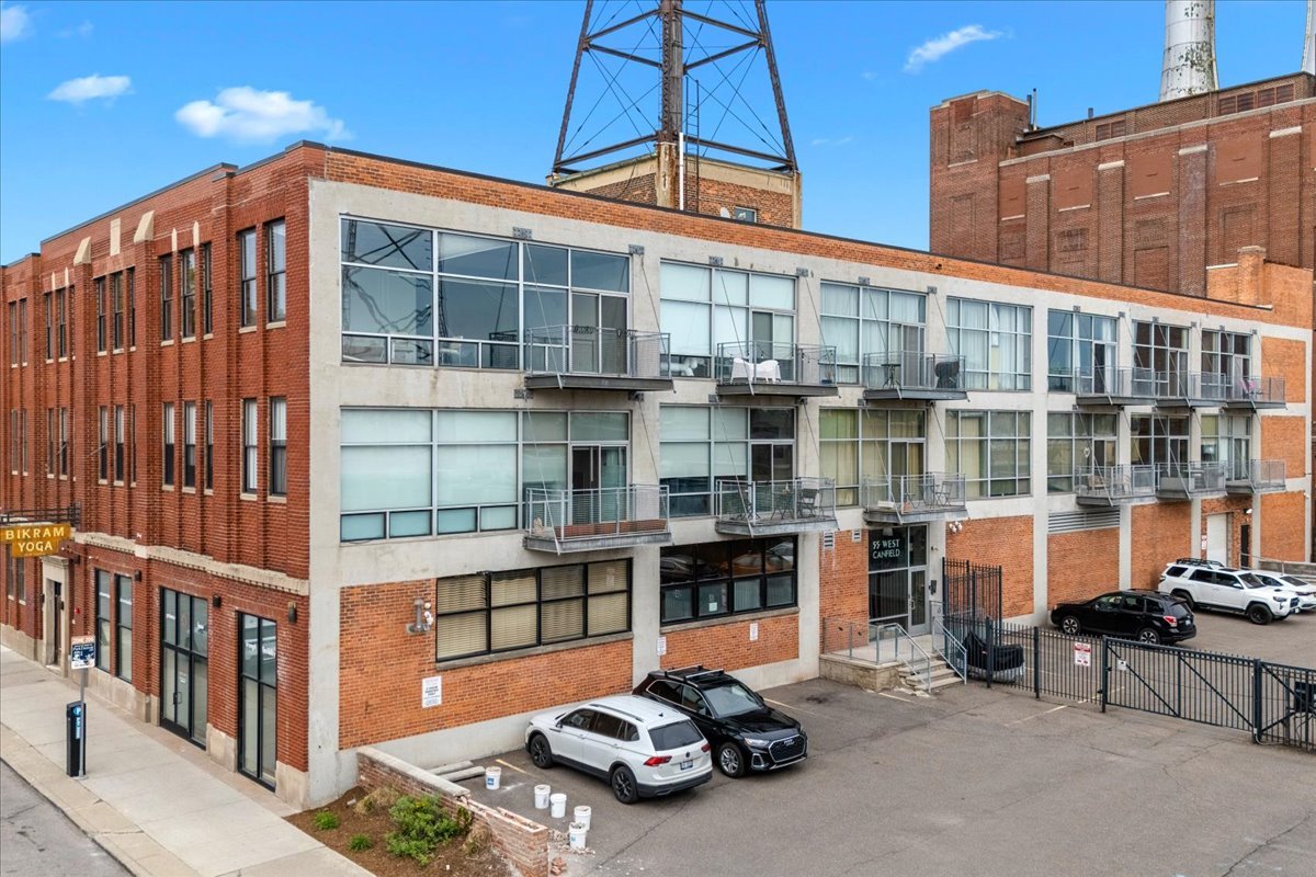 Classic Midtown Loft Living&nbsp;in the Center of the Neighborhood