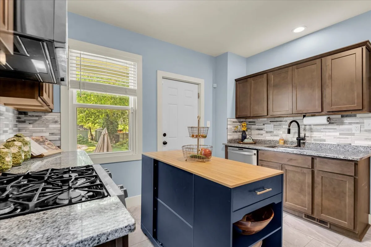 16-2275 Lamothe Ave_15.jpg