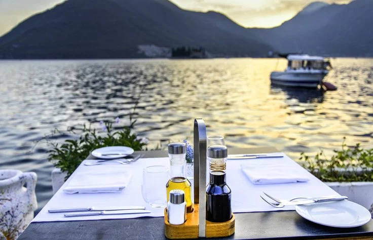 Dinner Boat Experience on Lake Como