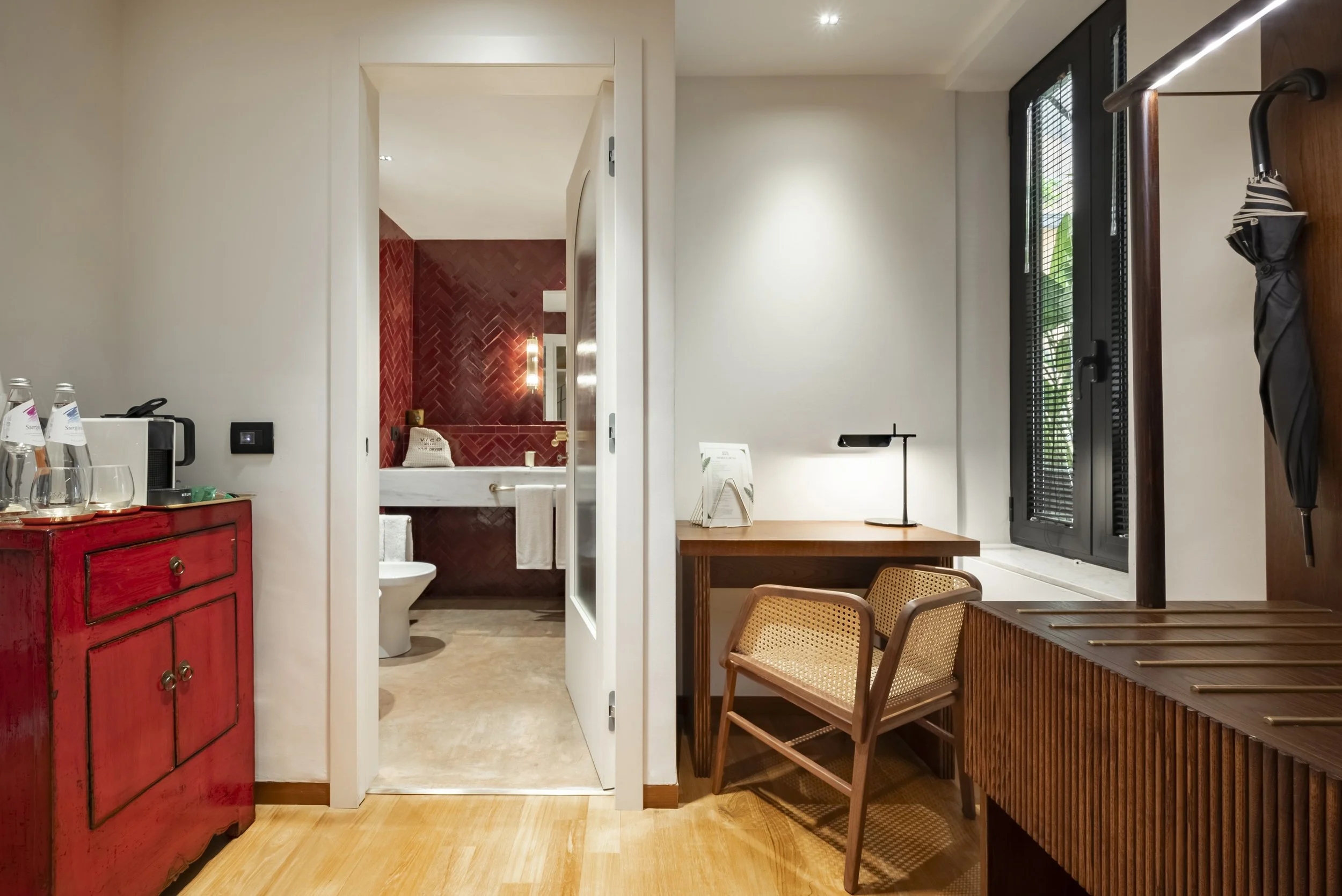 Luxury Suite Desk.jpeg