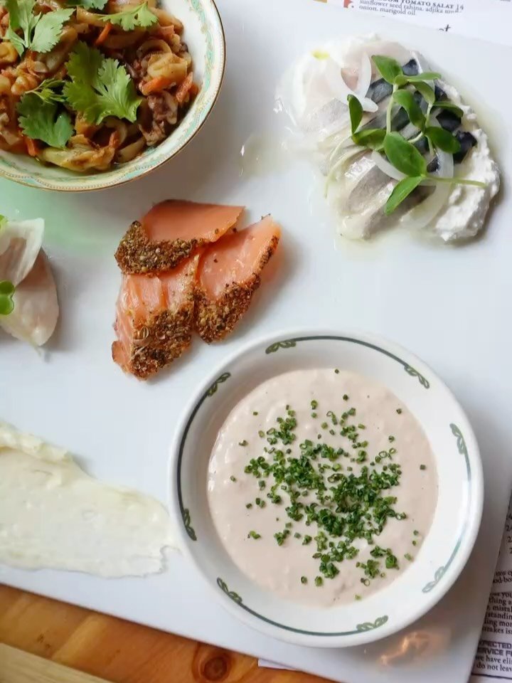 Are you still full? Can't bear to think of another meal of leftovers? Wishing and hoping dinner could be something light and easy? WELLLLLL....!

It&rsquo;s been awhile since we&rsquo;ve given our fish board a little time in the spotlight and today s