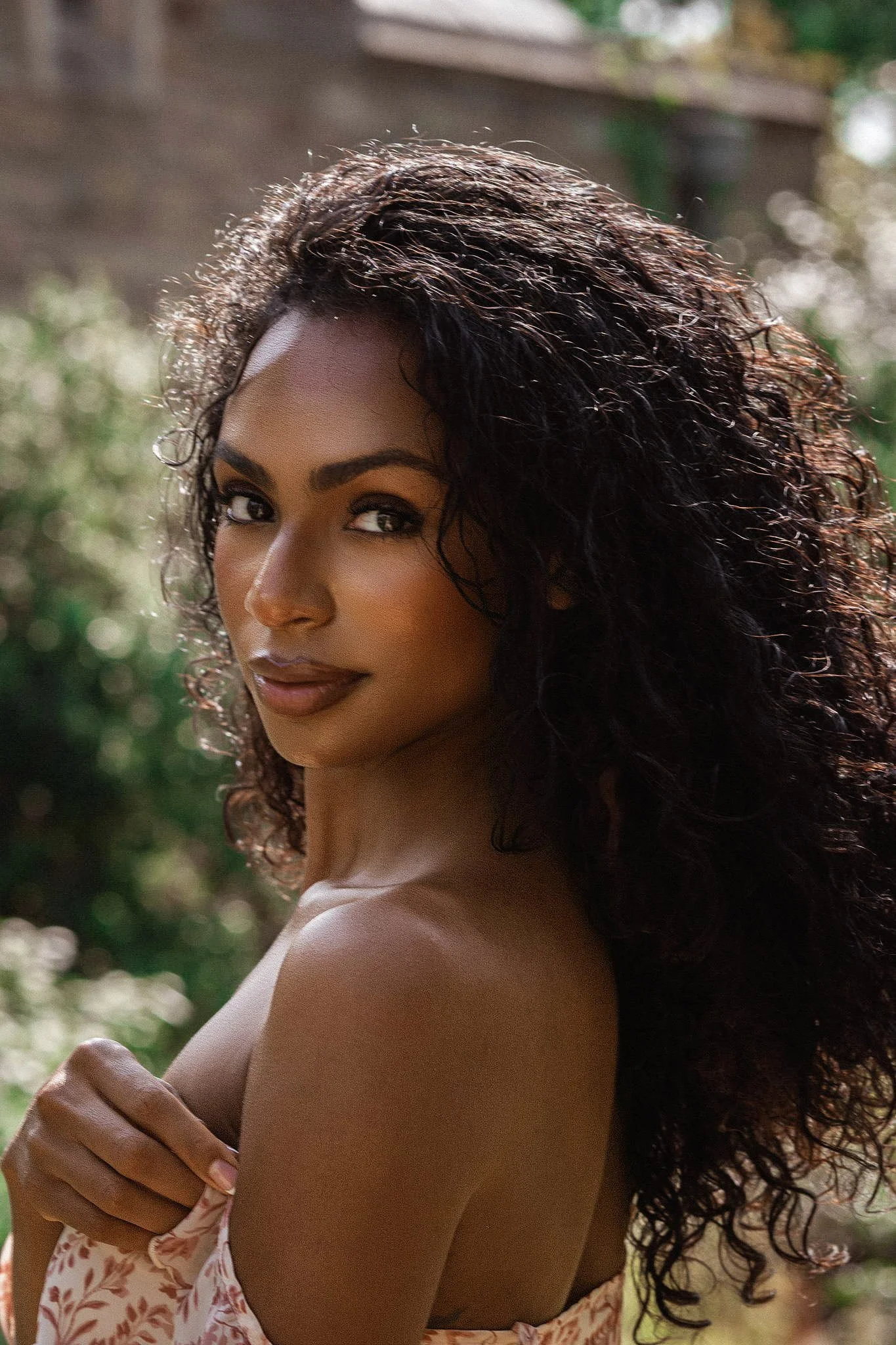 Nioby Monroe, Afro-Latina and Afro-Mexican model and influencer with natural curly hair, celebrating her Mexican and Black heritage