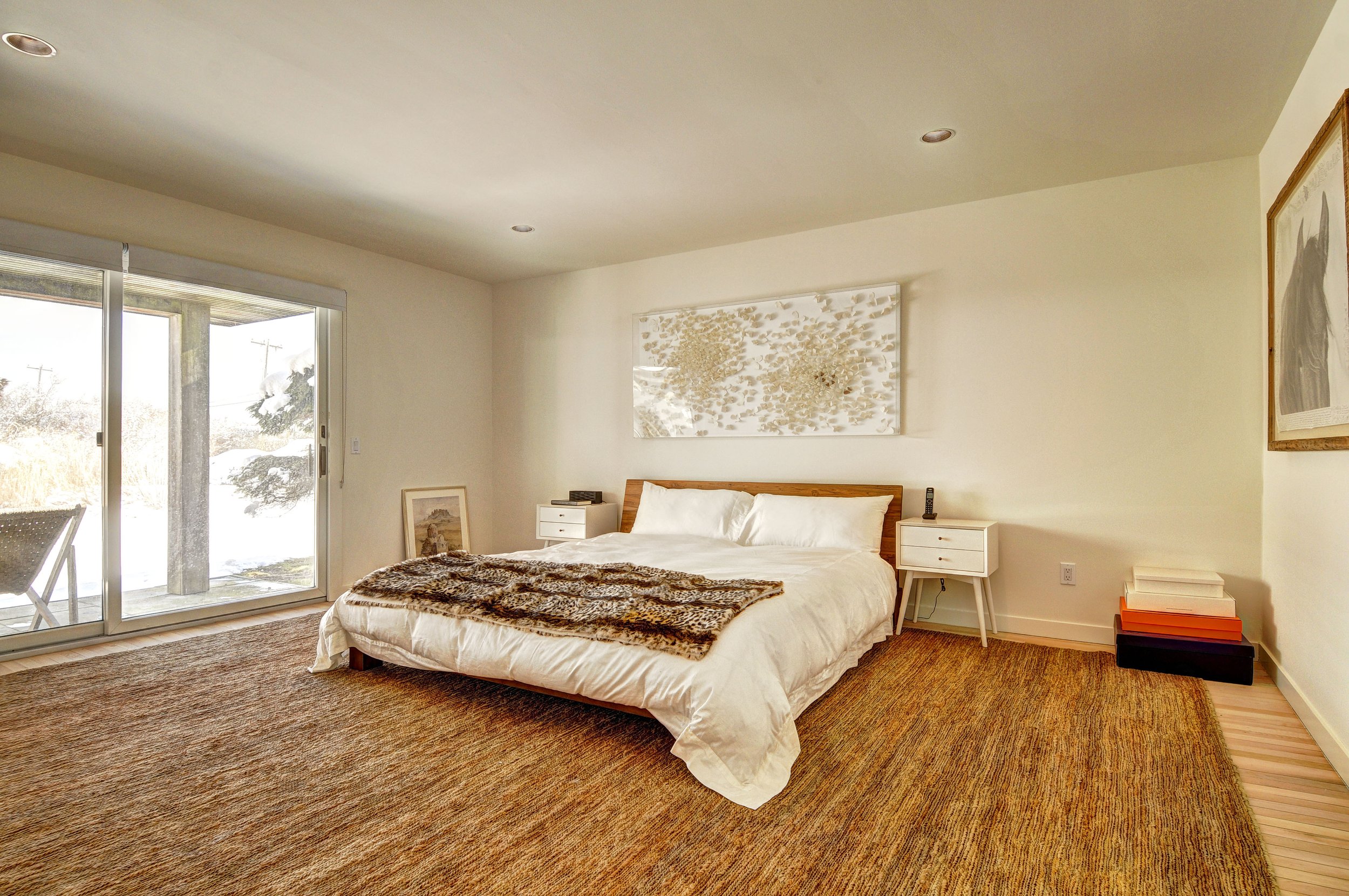 285 Jobs Lane bed.jpg