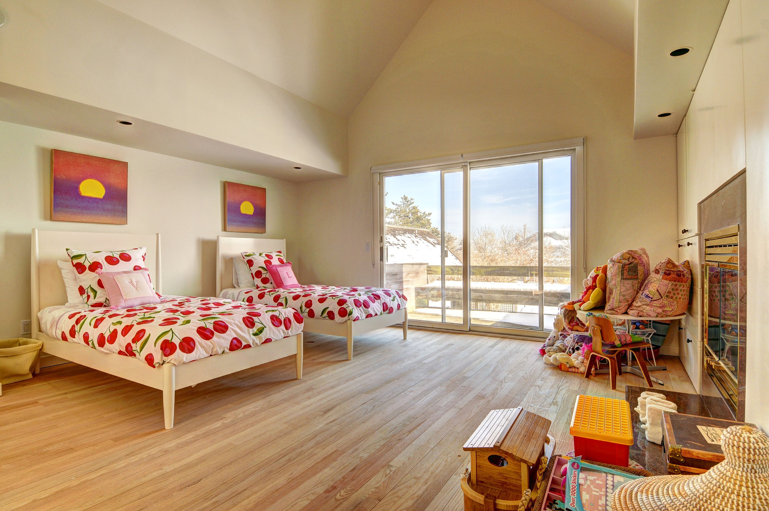 285 Jobs Lane bed4.jpg