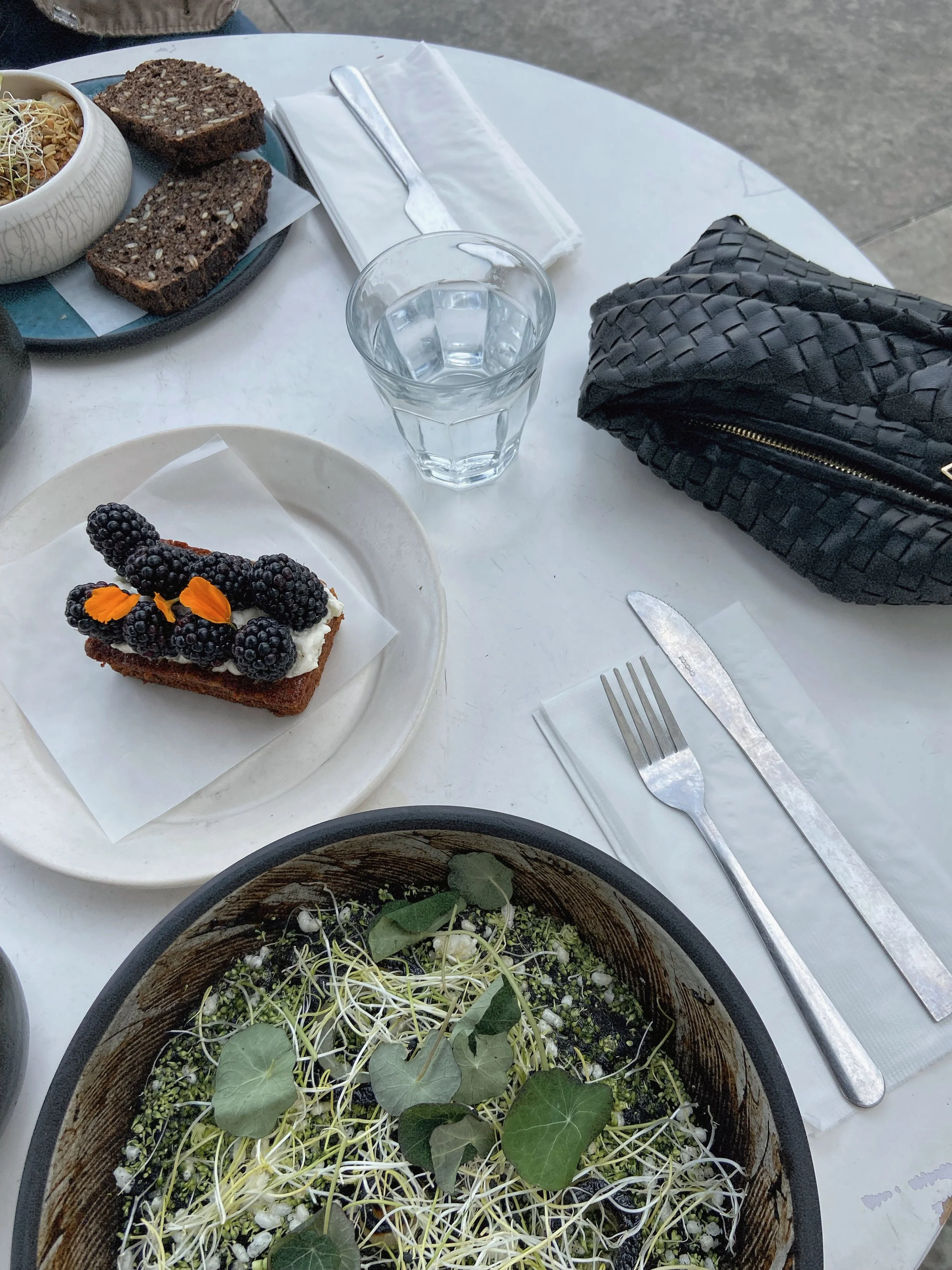 rice porridge, blackberry tart, water glass, black woven shoulder bag, brunch at Destroyer LA