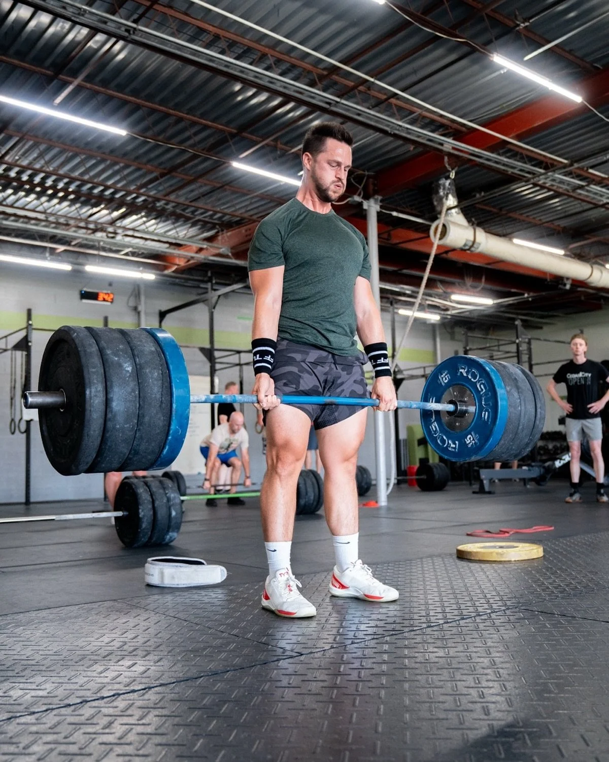 1 Rep Max Deadlift Day 😤
📸: @dclark_media