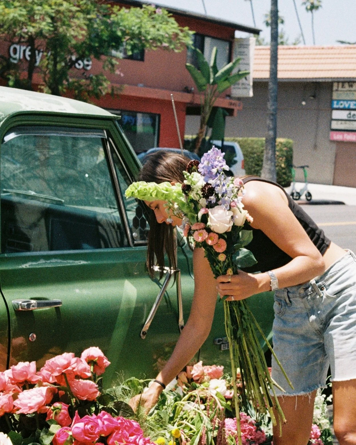 This Wednesday!!! Come to the cutest dinner party flower arranging class 🥰🌷 Tickets include flowers, wrapping materials, a full-process flower arranging tutorial, food, and drinks! RSVP in my b!o, see you there! 😍💐🌎