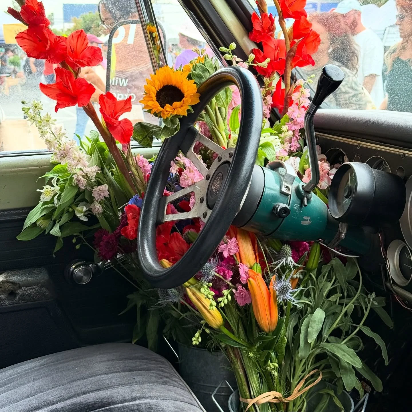 TODAY IN WEHO!!!

A note from @grwndiamonds before our Afternoon of Design &amp; Detail!

&ldquo;The first 25 guests will receive an exclusive GRWN by Main Street Flower Floral, our way of sharing beauty, design, and craftsmanship with you.

With any