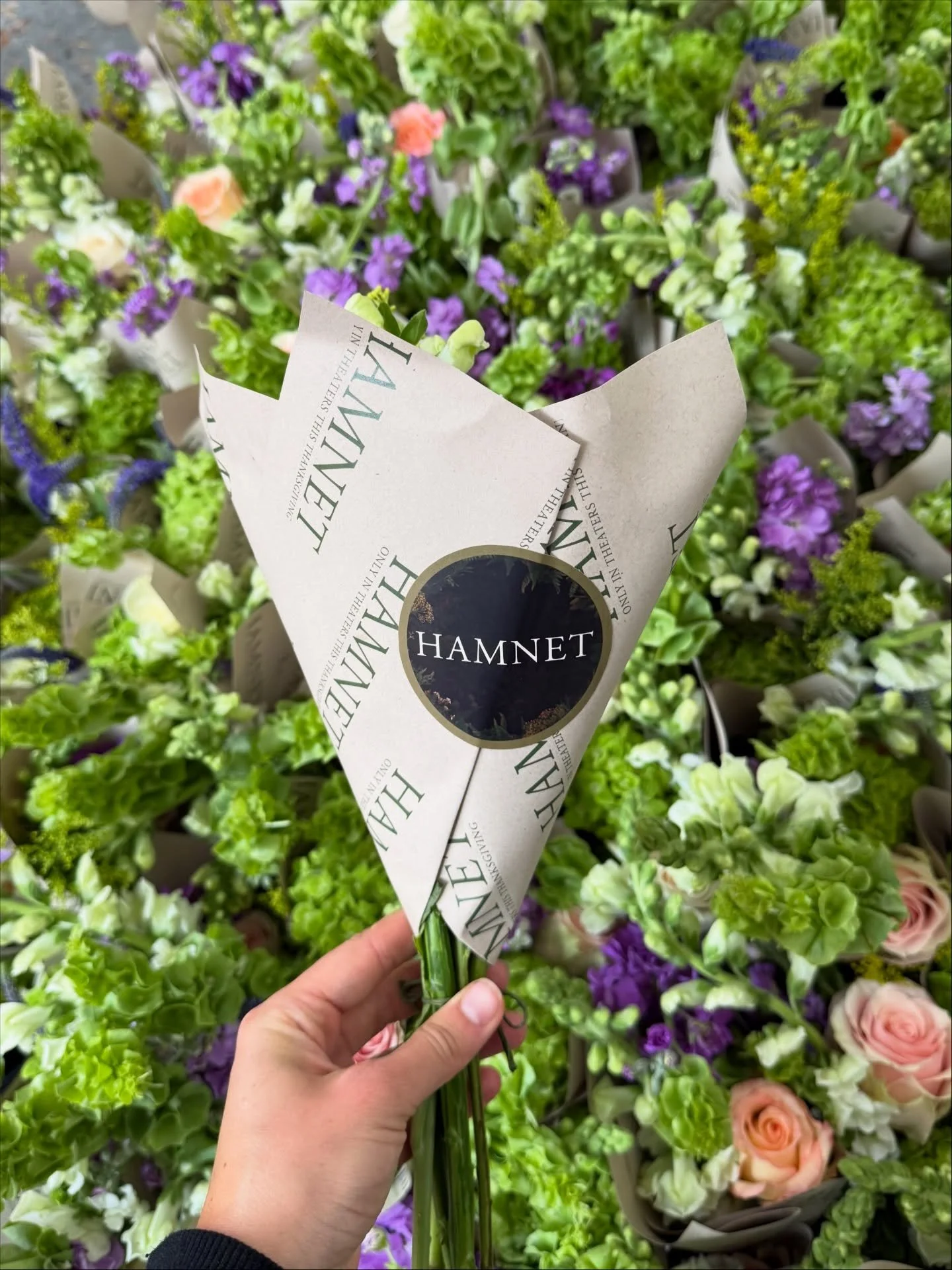 🗣️ I HAVE 450 BOUQUETS FOR YOUUUUU!!! 😍🛻🌿🪻

I&rsquo;ll be popping up to promote @focusfeatures latest film, Hamnet (@hamnetmovie), this FRIDAY in Los Feliz, SATURDAY in West Hollywood, and SUNDAY in Venice! Come by for a FREE bouquet!

This is t