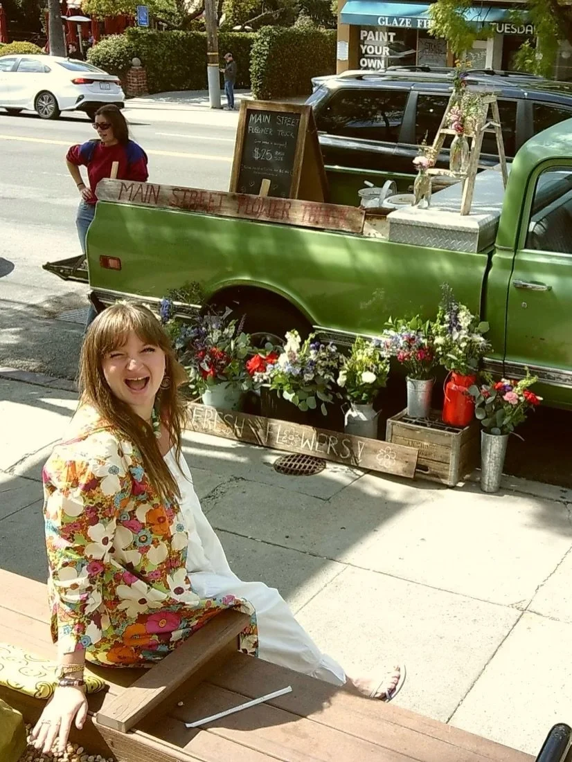 LA!!! We&rsquo;re hosting a three-way workshop!!! Come pick organic flowers from the @littlecityfarmla garden with Jenny, learn how to arrange them with Vienna from @mainstreetflowertruck, then enjoy a guided journaling class with Emily from @journal