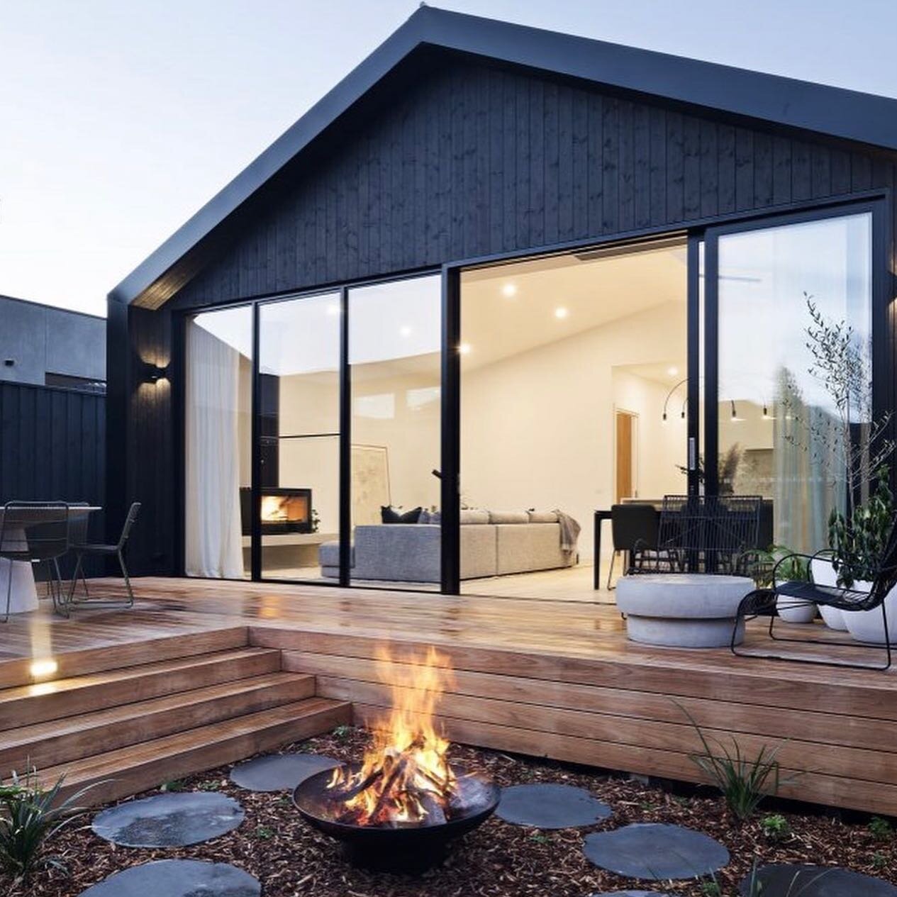 What a stunning property. Amazing outdoor entertaining space via @mintdesignau #designinspo