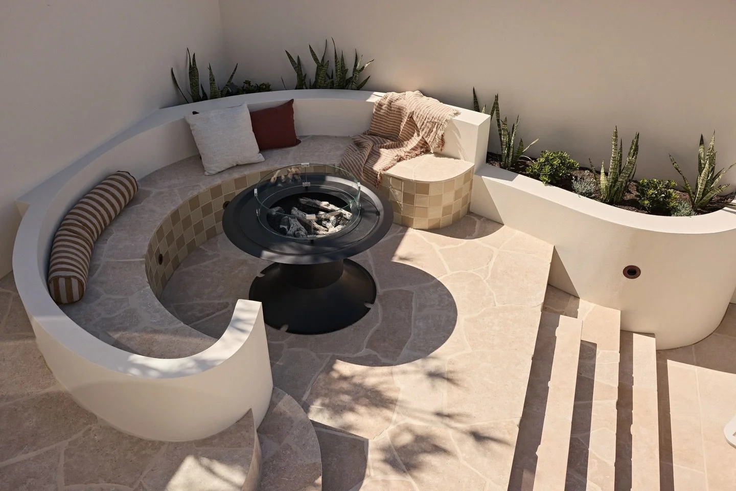A custom-built entertaining space at our Rodney Street Project, featuring rendered curved seating, integrated landscaping and a central fire pit #prosperprojects

Architect @studioyorkarchitects 
Shot by @project.shots