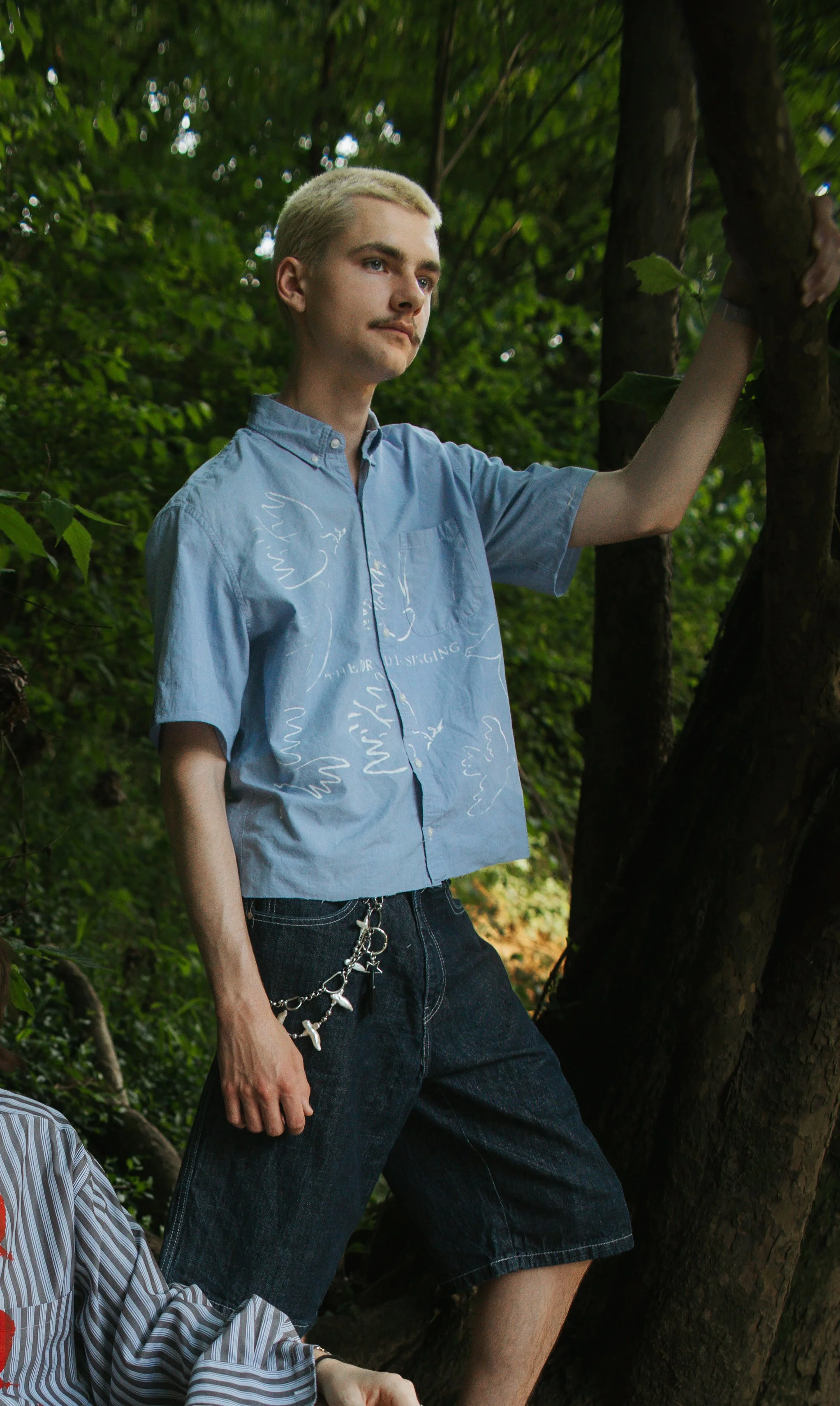 SINGING, blue collar