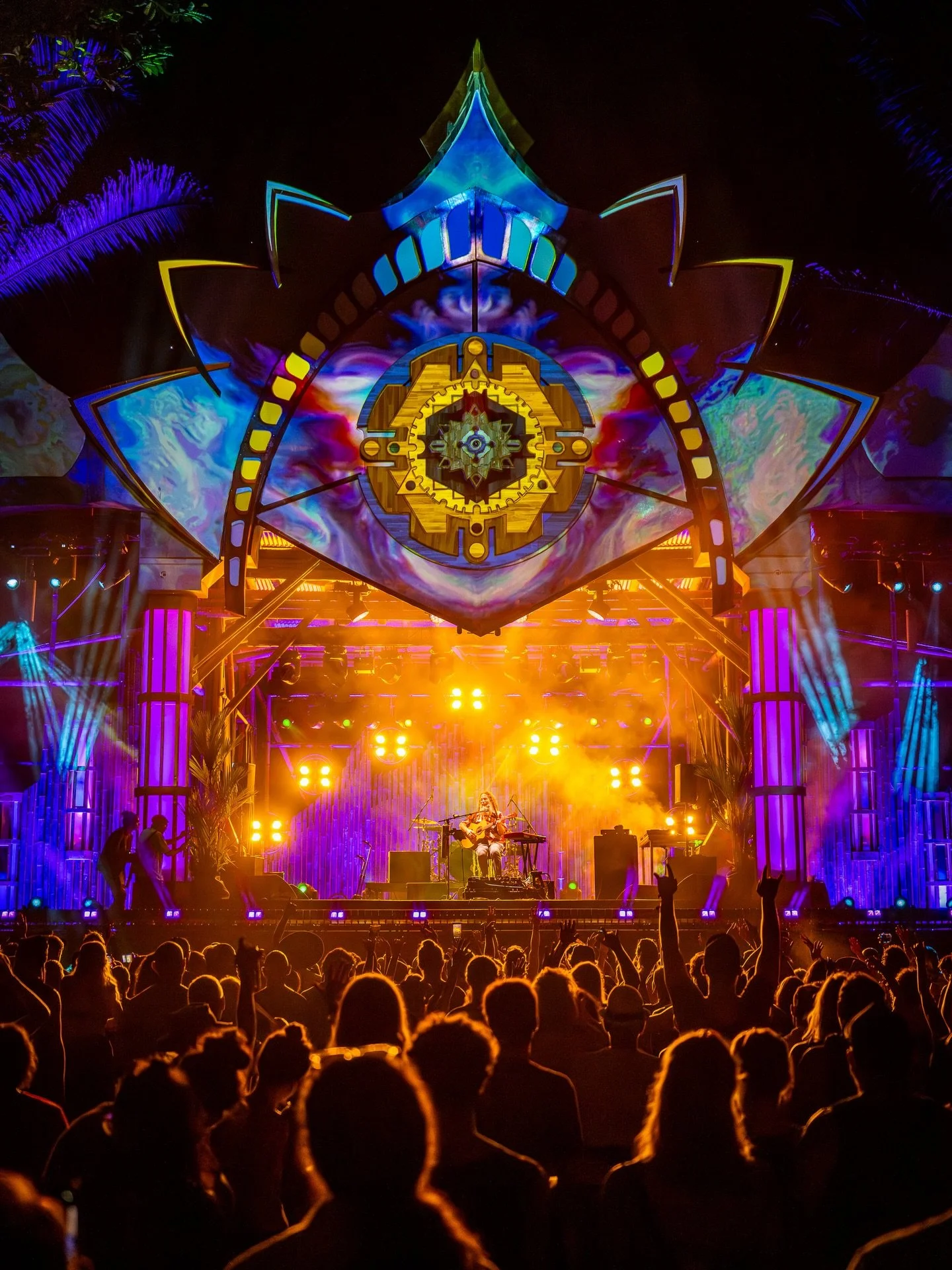 Spent the weekend amongst the most beautiful folks in Uvita, Costa Rica for @envisionfestival 

Gatherings like this always recharge me and give me hope.

In a world full of chaos and disinformation, there are so many seeking harmony and truth.

We g